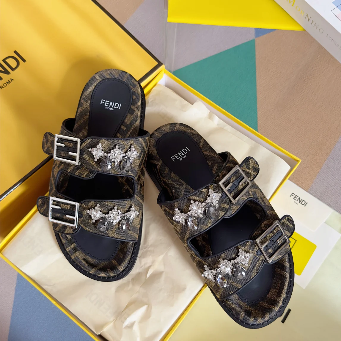 250513 New high-quality classic icon slippers