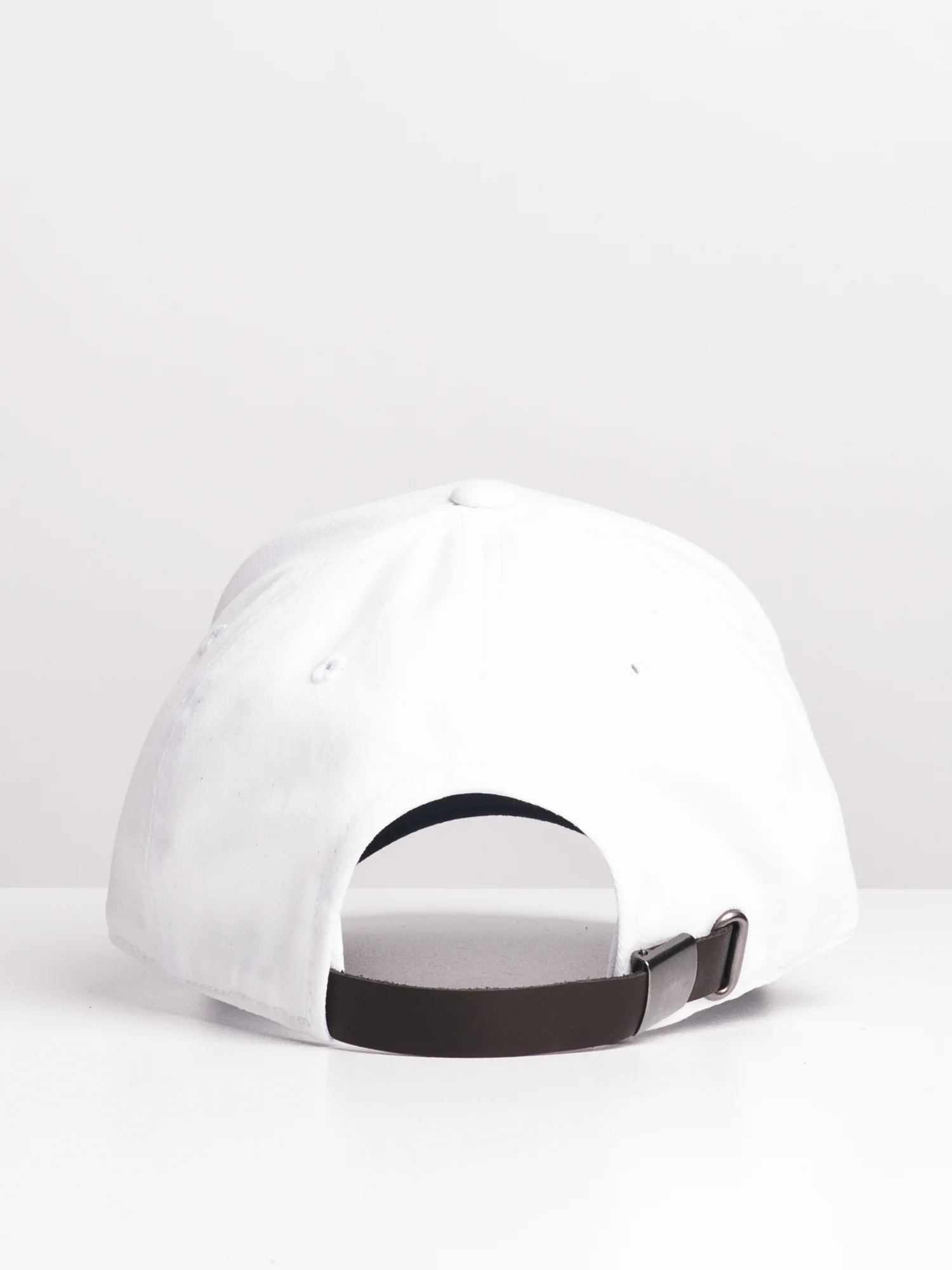 Final inventoryCHAMPION CLASSIC TWILL HAT - WHITE