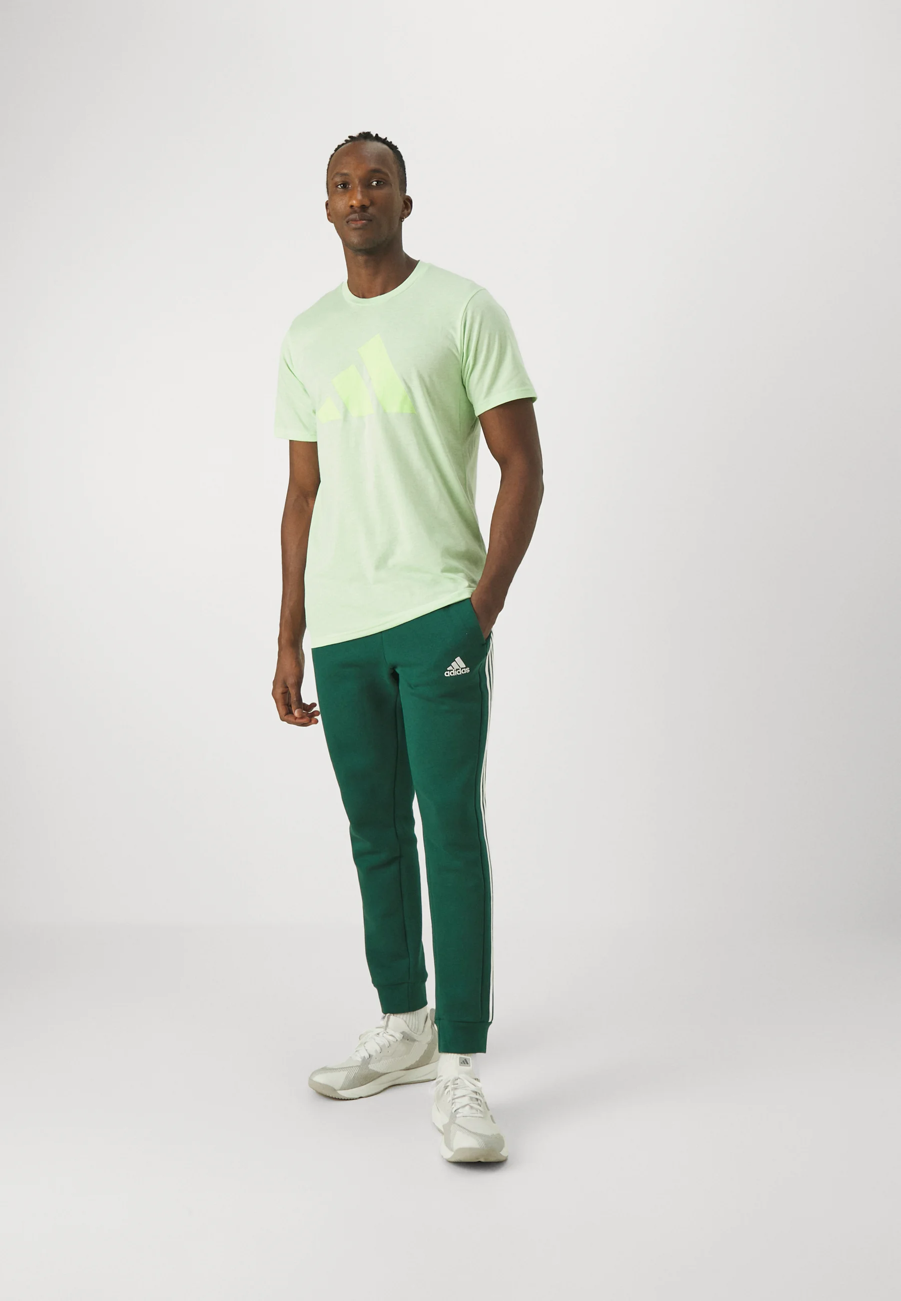 Sportswear ESSENTIALS TAPERED CUFF PANTS - Pantaloni sportivi