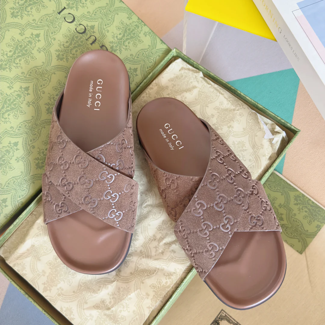 250507 New high-quality thick-soled embossed slippers