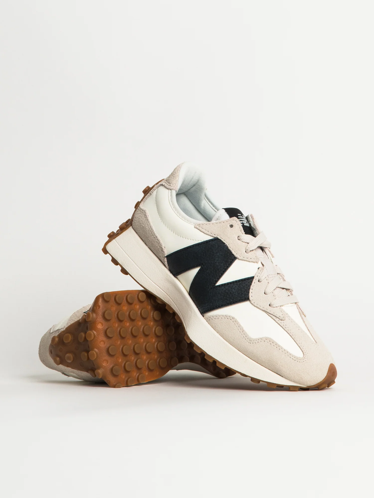 Final inventoryWOMENS NEW BALANCE 327 SNEAKER