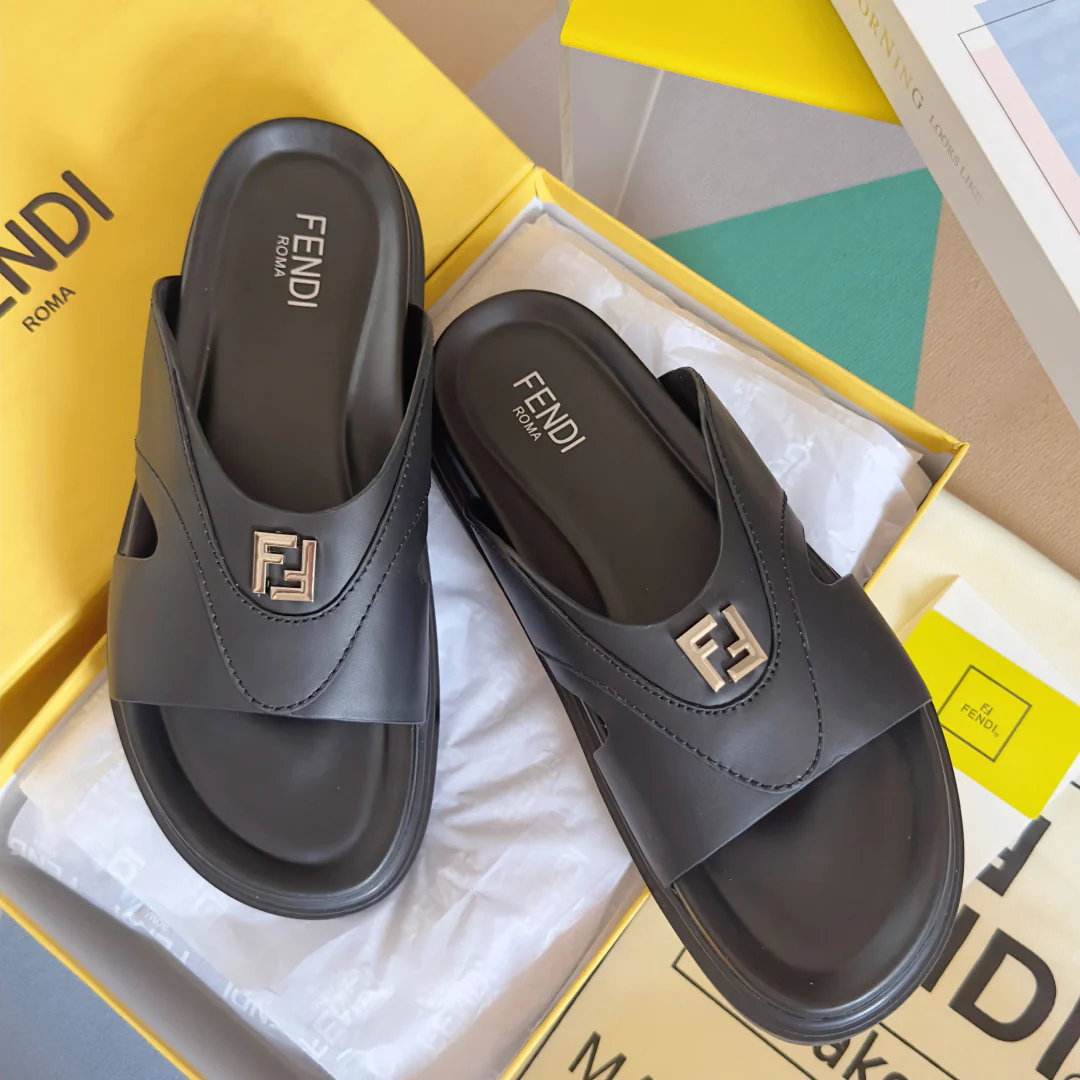 250507 New high-quality thick-soled embossed anti-slip slippers