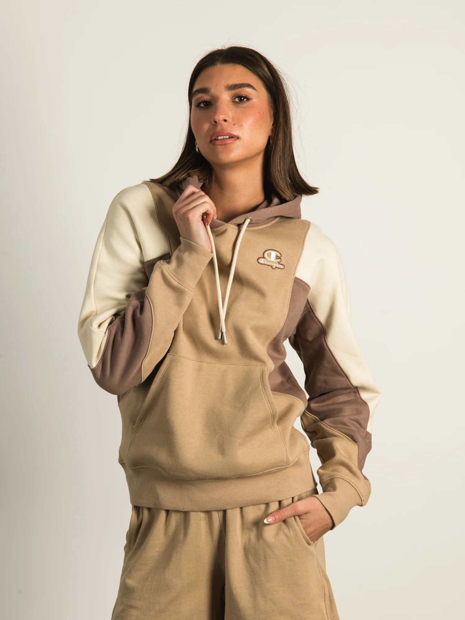 Final inventoryCHAMPION COLOUR BLOCKPULL OVER HOODIE