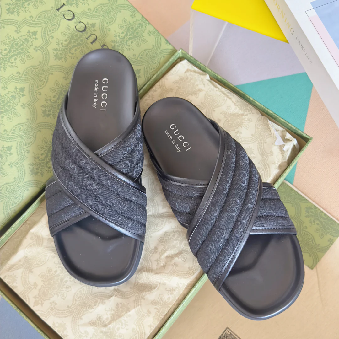 250507 New high-quality thick-soled embossed slippers