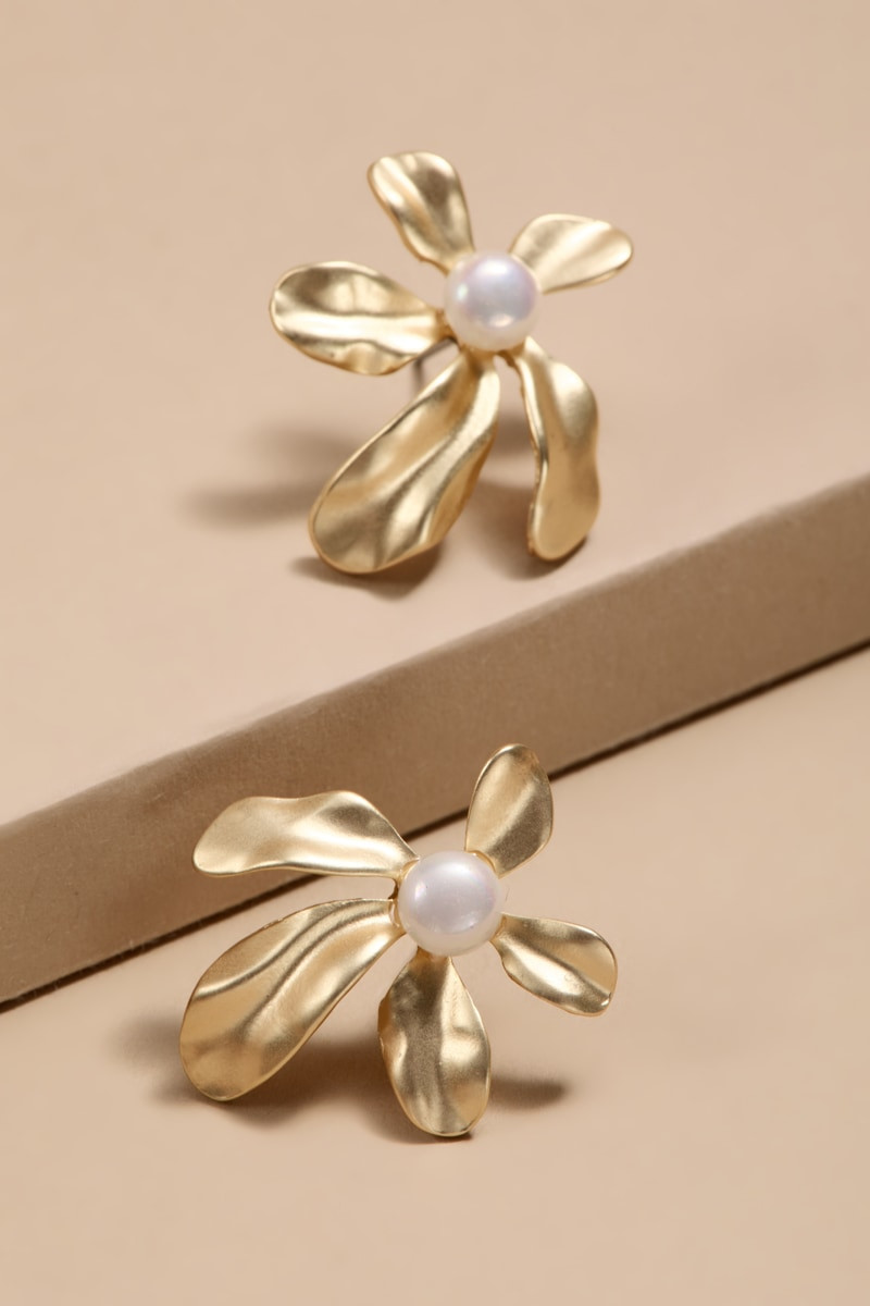 Nora Pearl Flower Stud Earrings