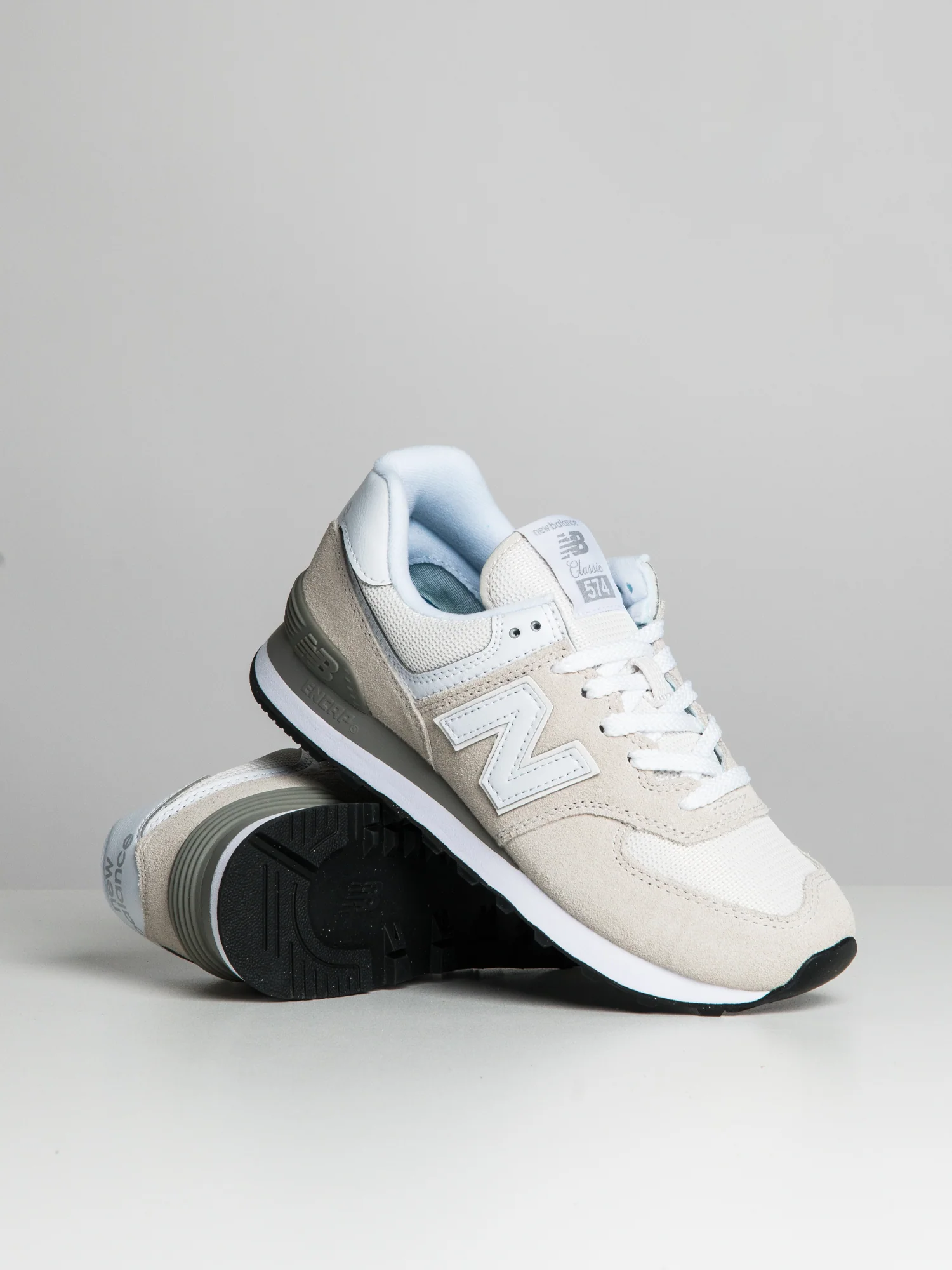 Final inventoryWOMENS NEW BALANCE THE 574 SNEAKER