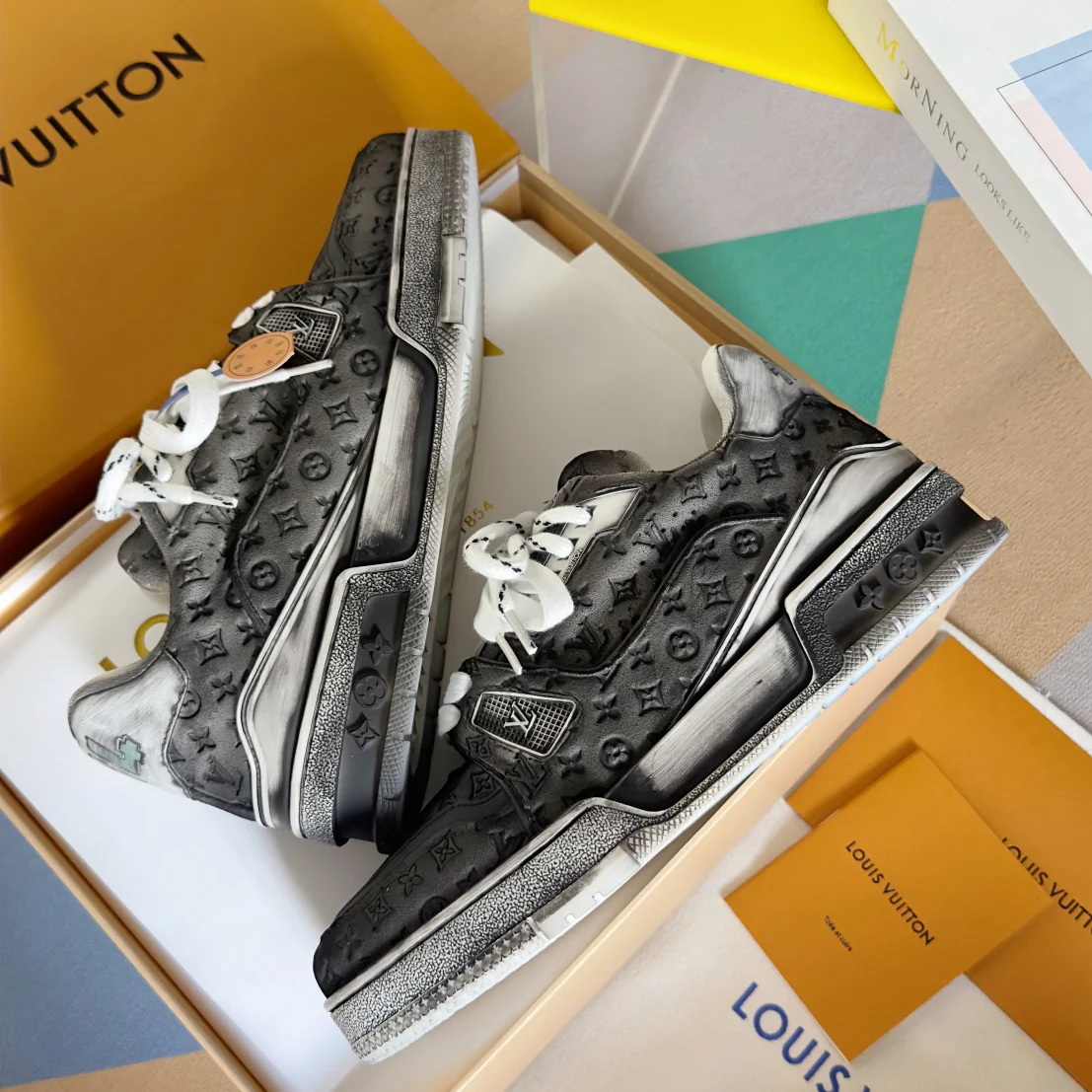 250513 New top-quality spray-painted casual and fashionable sneakers