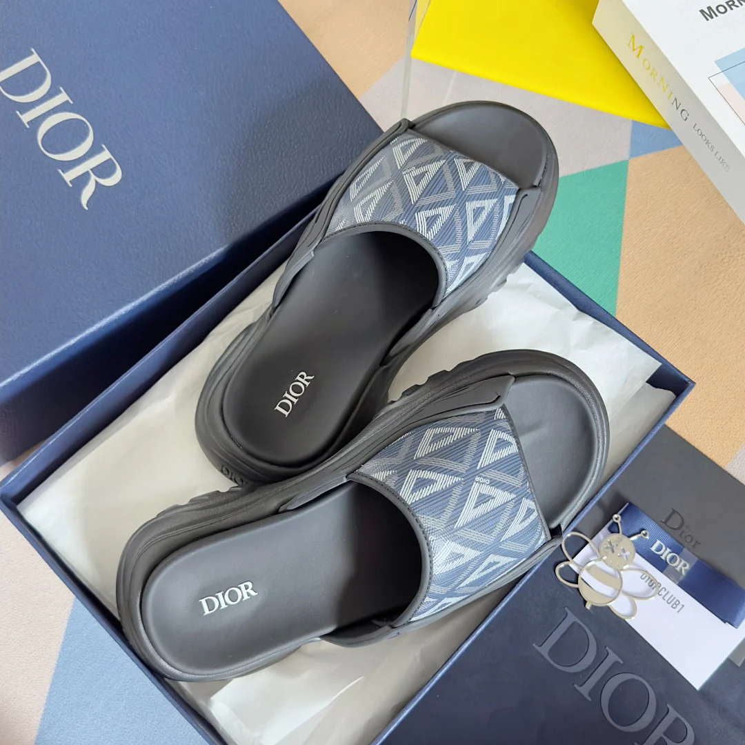 250415 New top-quality thick-soled slippers and sandals