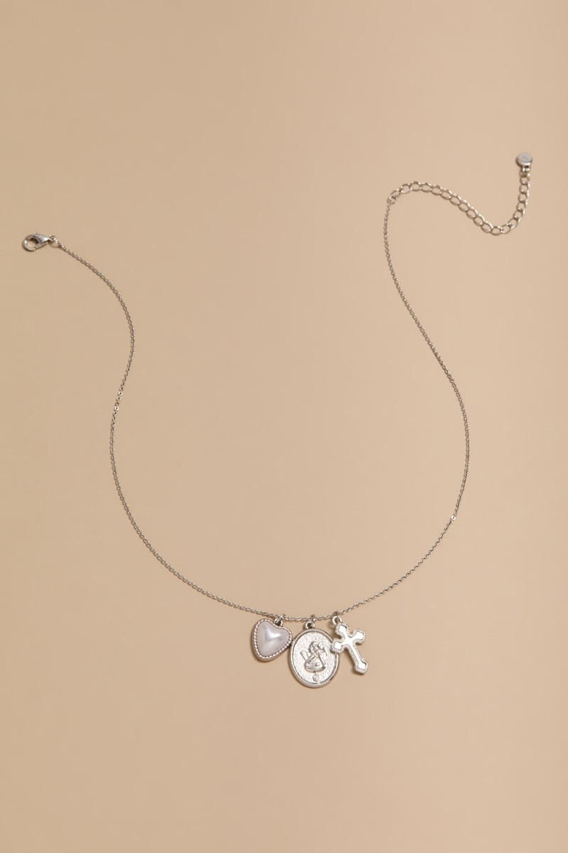 Rhea Shaky Charm Short Drop Necklace