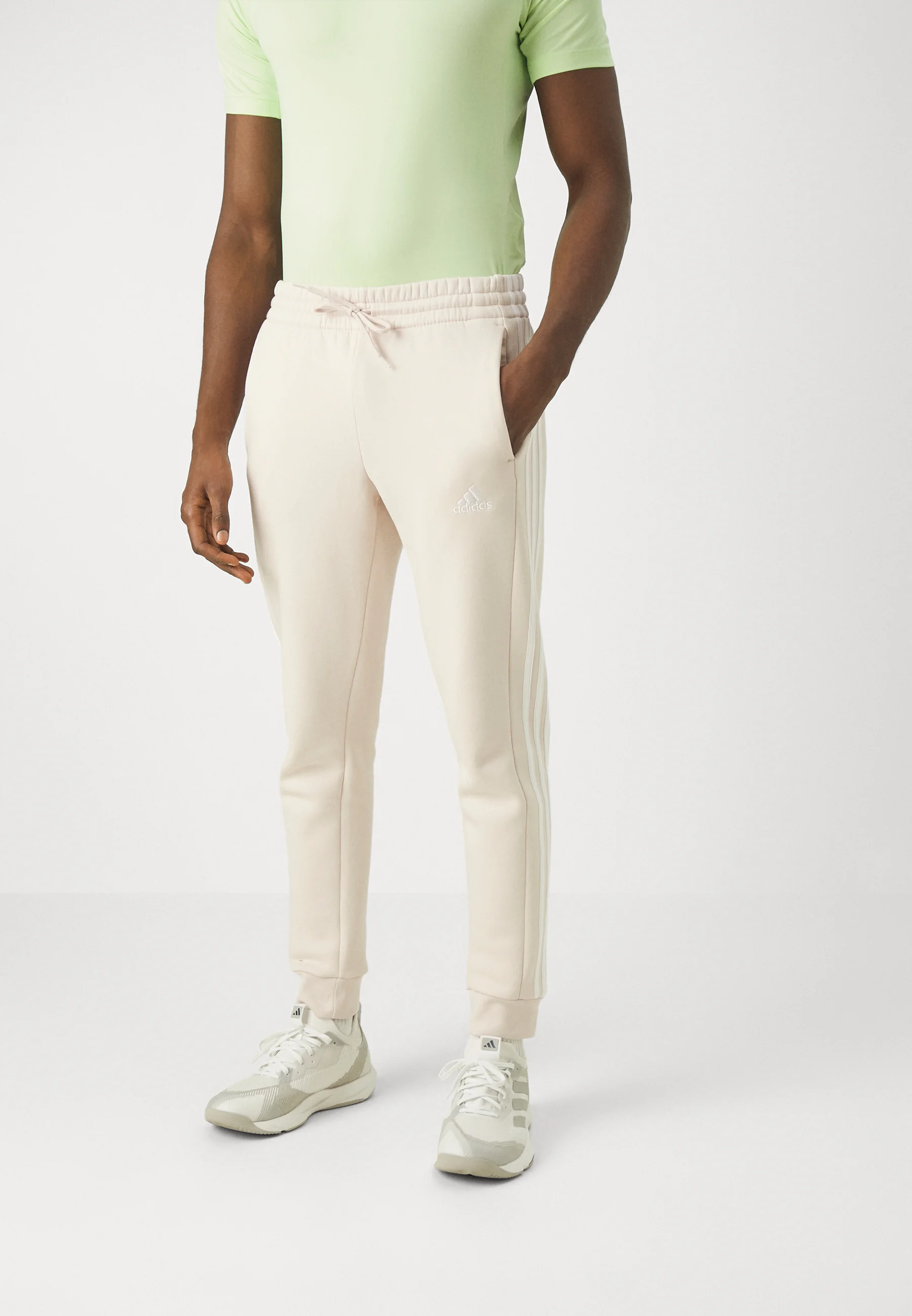 Sportswear ESSENTIALS TAPERED CUFF PANTS - Pantaloni sportivi