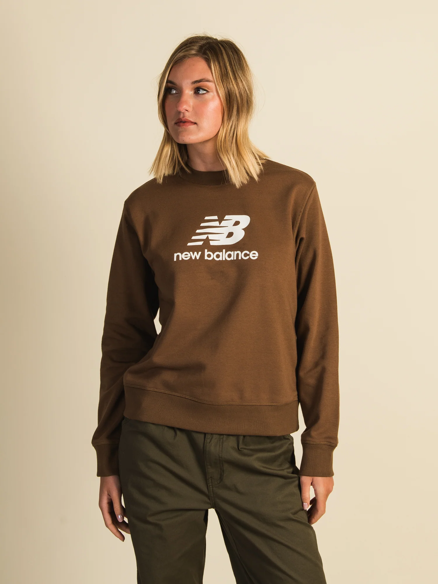 Final inventoryNEW BALANCE ESSENTIALS STACKED LOGO CREW