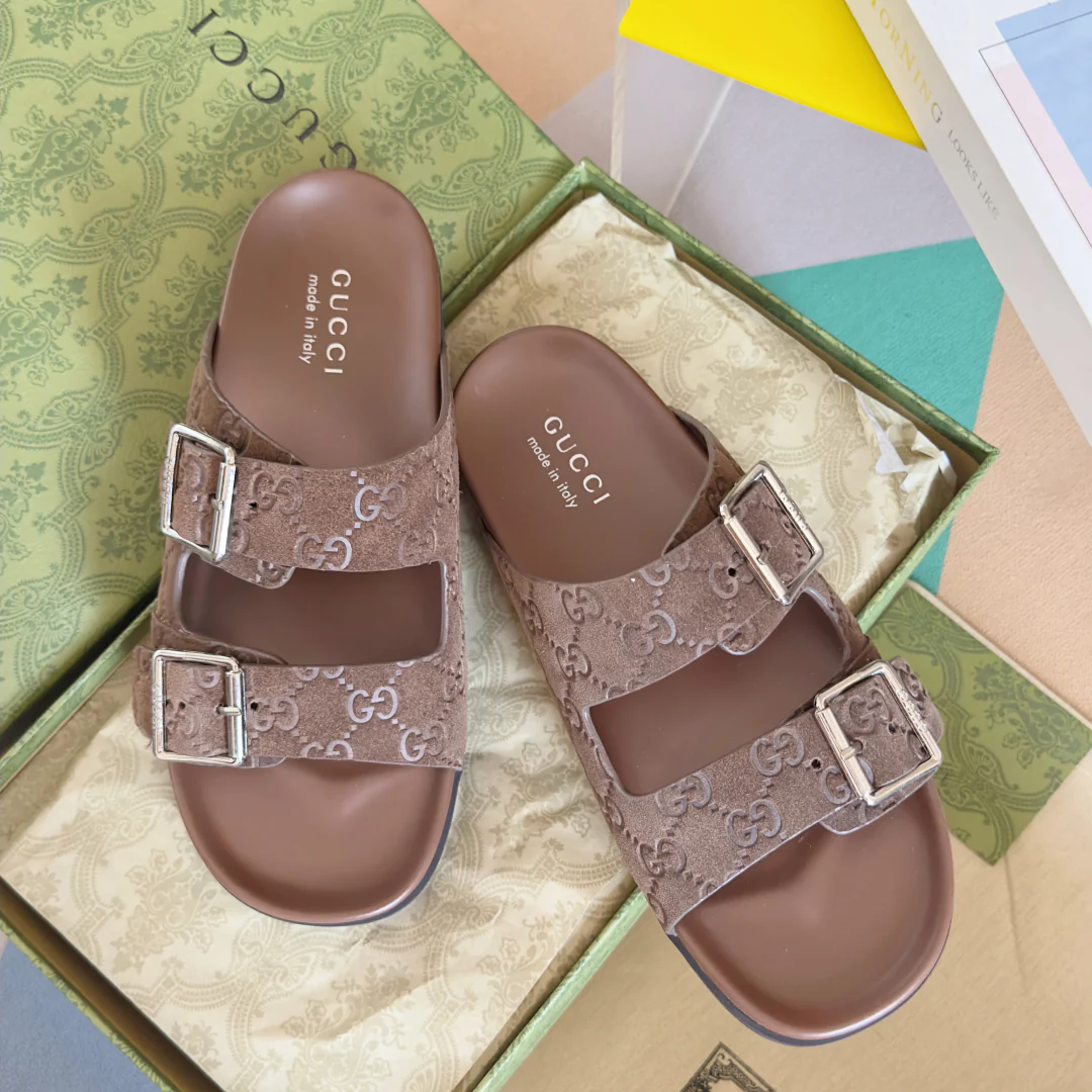 250507 New high-quality thick-soled embossed slippers