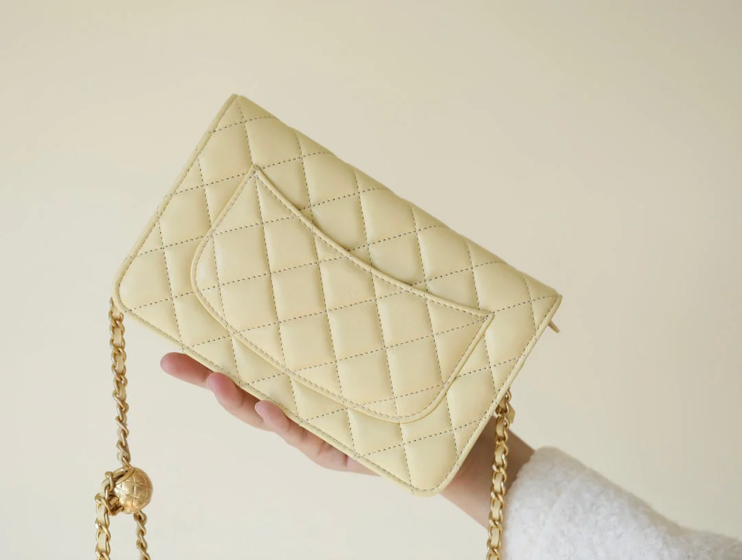 0528 Chain wallet lambskin chicken yellow