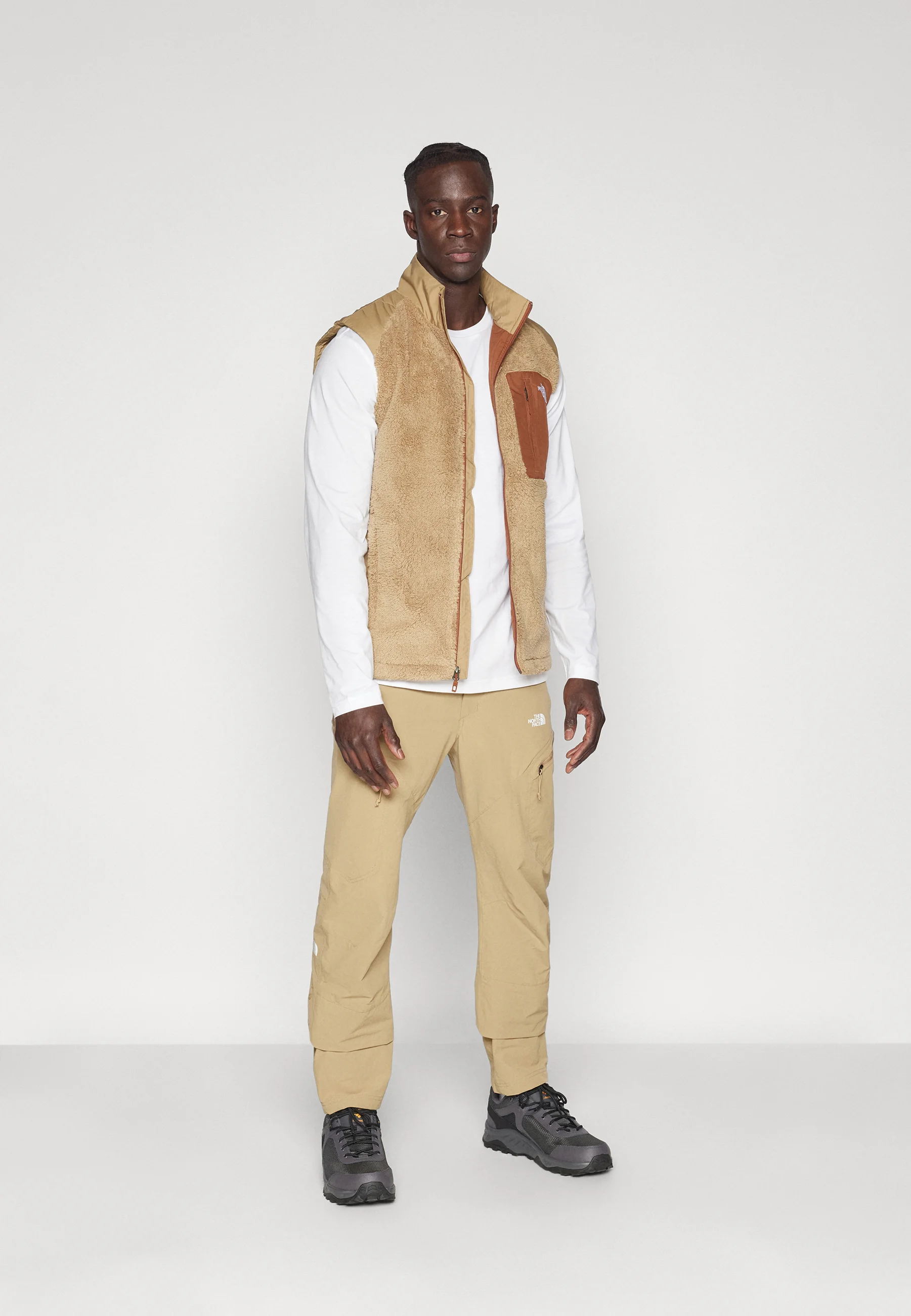 JUNCAL VEST - Smanicato