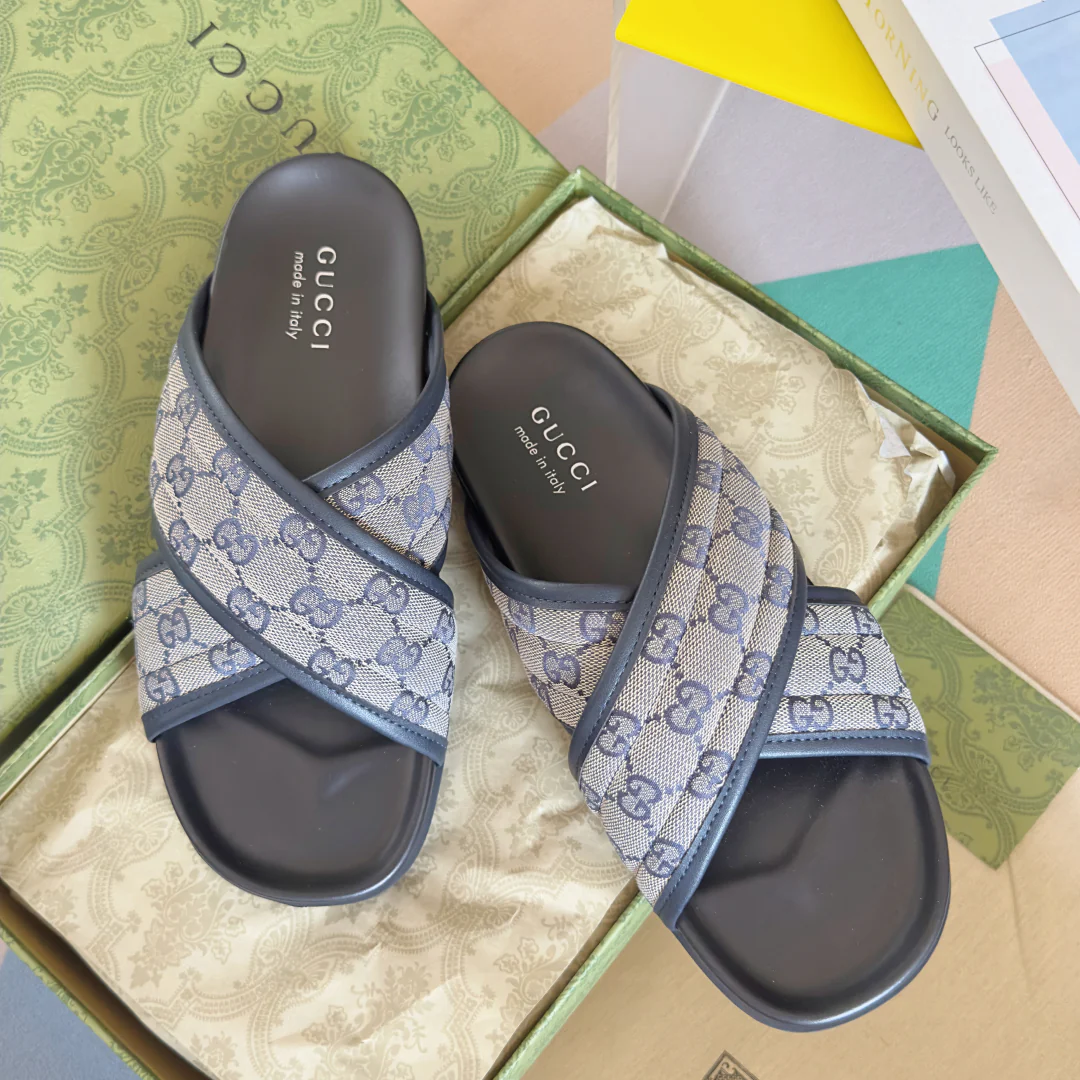 250507 New high-quality thick-soled embossed slippers