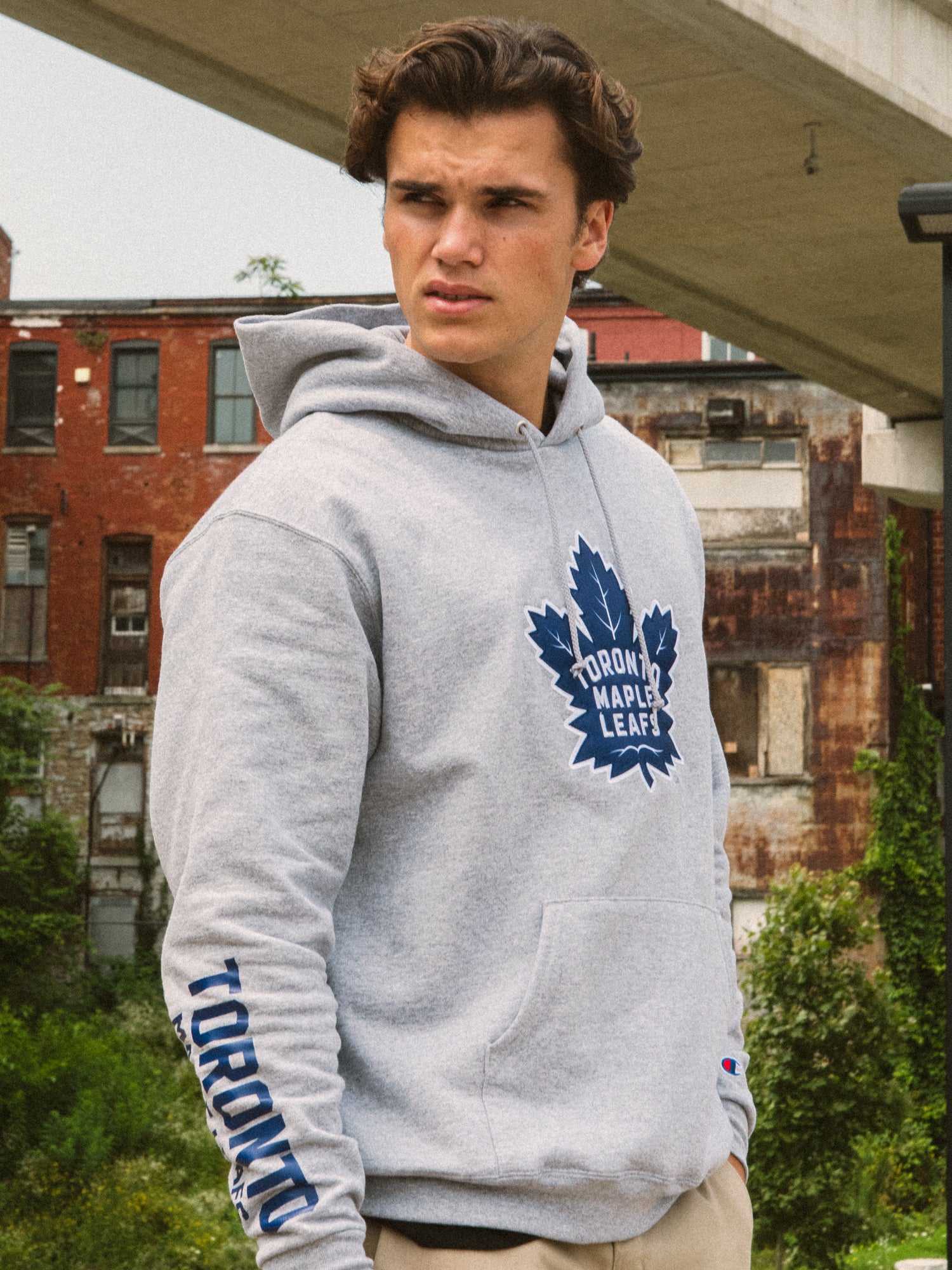Final inventoryCHAMPION NHL TORONTO MAPLE LEAFS CENTER ICE PULL OVER HOODIE