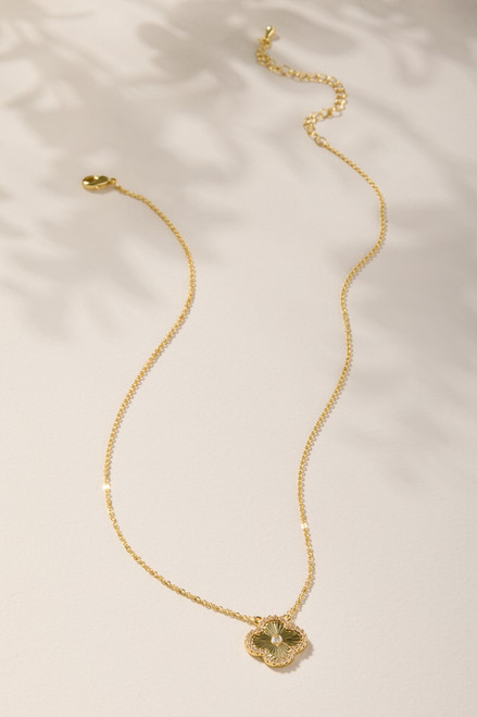 Hannah Fluted Clover Pendant Necklace
