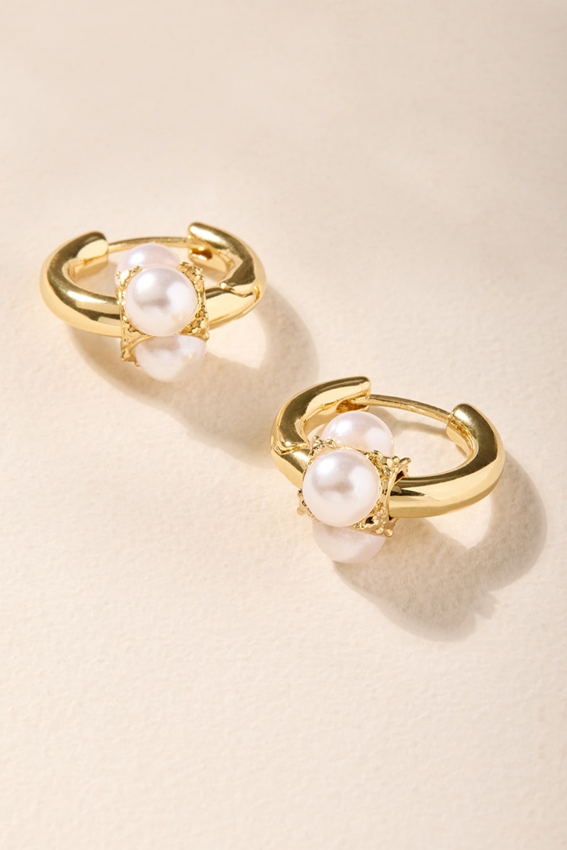 Alexis Huggie Hoop With Pearl