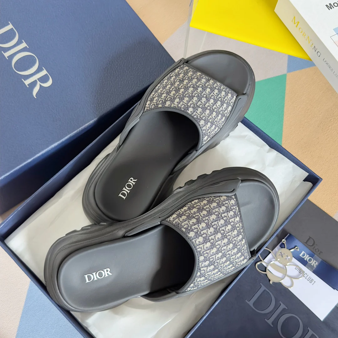 250415 New top-quality thick-soled slippers and sandals