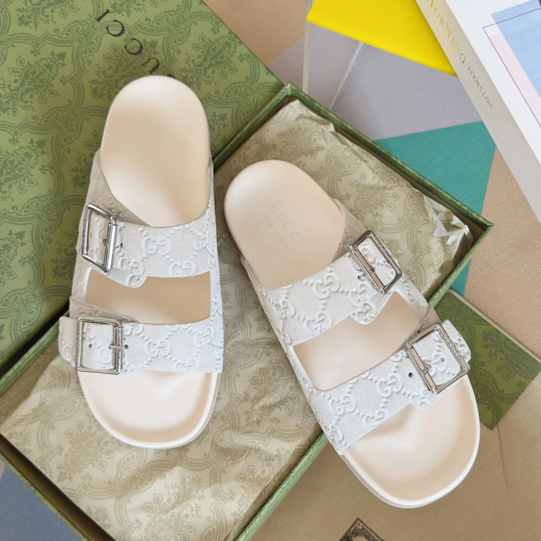 250507 New high-quality thick-soled embossed slippers