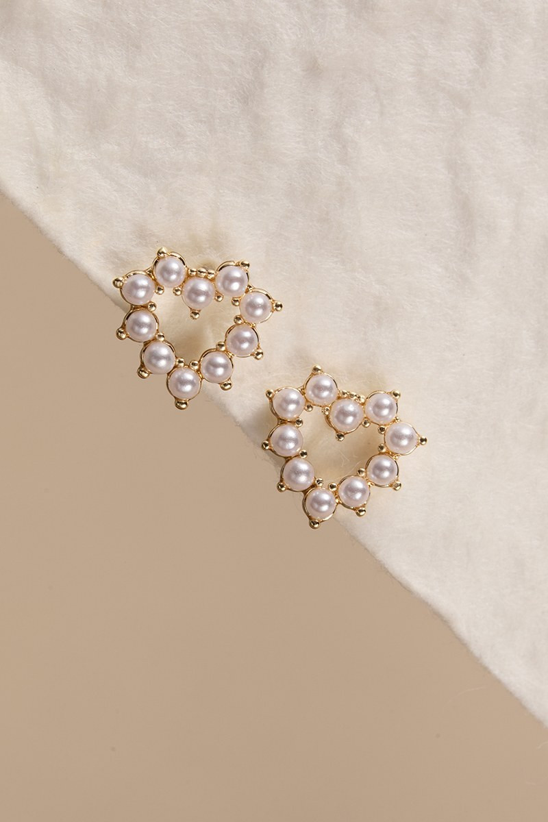 Naomi Pearl Heart Stud Earrings
