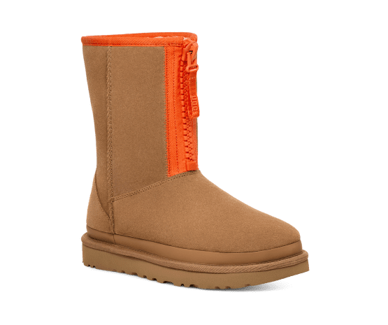 UGG®  Classic Short Zipper Tape Logo
