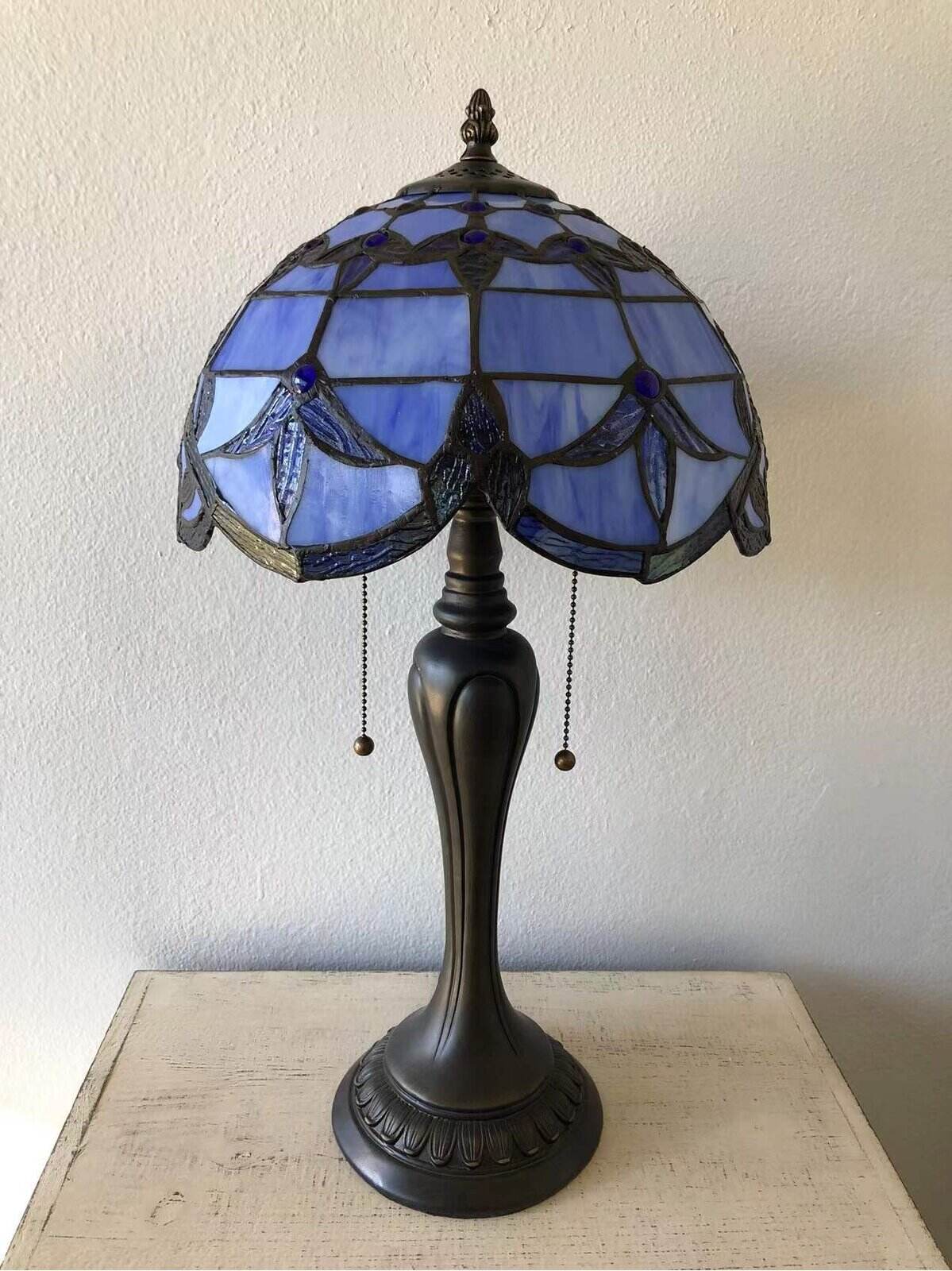 Flythe Fleur De Lis Living Tiffany Style Table Lamp