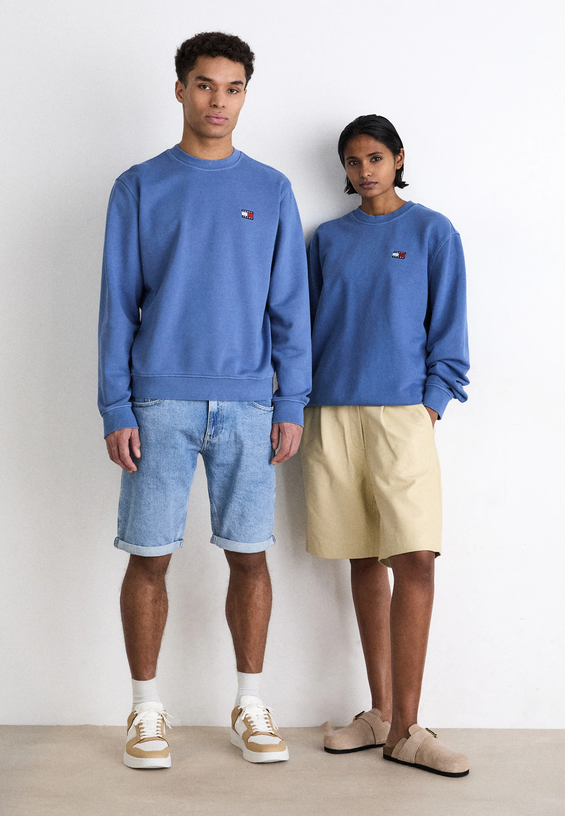 Jeans WASHED BADGE CREW UNISEX - Felpa