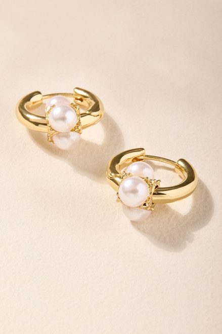 Alexis Huggie Hoop With Pearl
