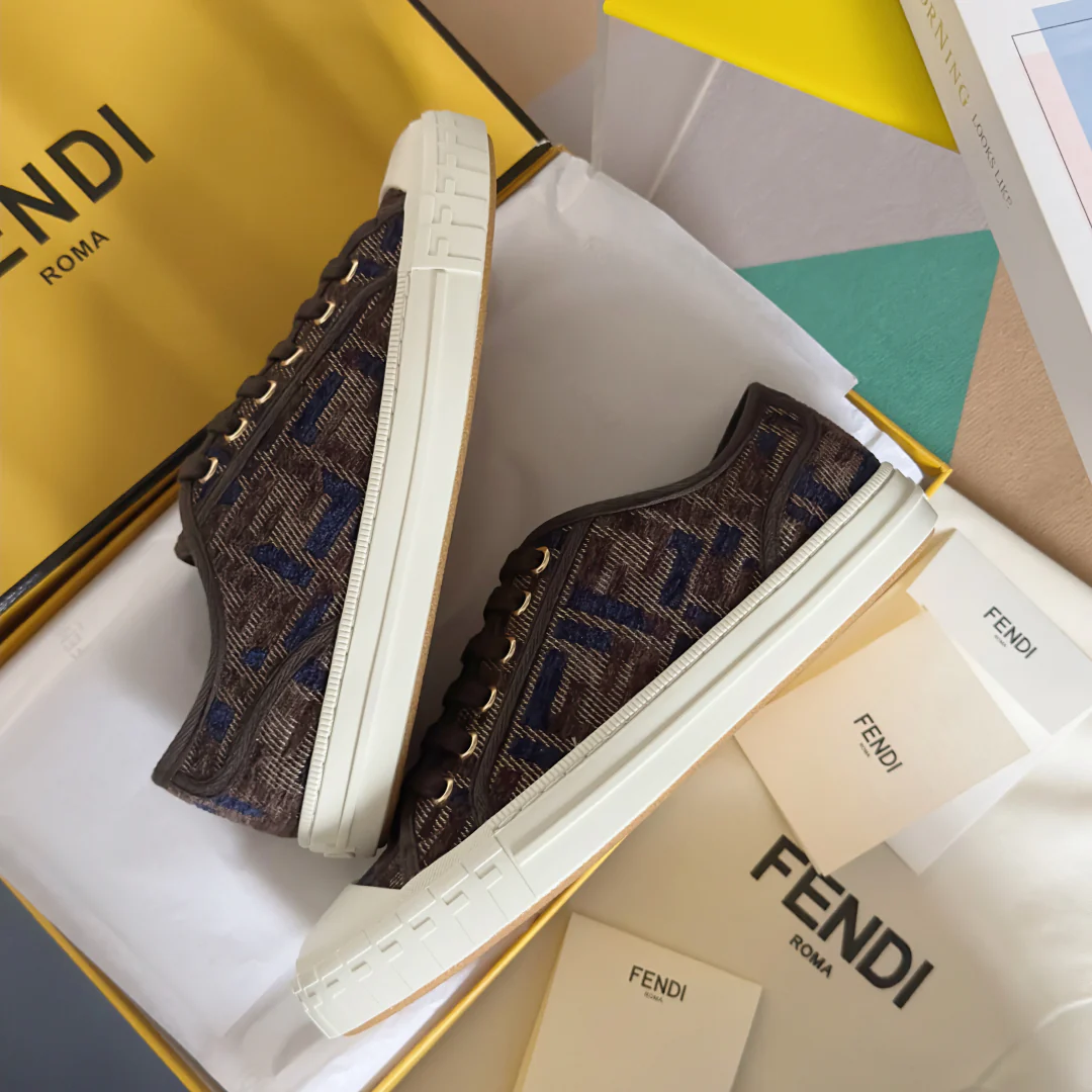 250501 New high-end and simple flat sports shoes