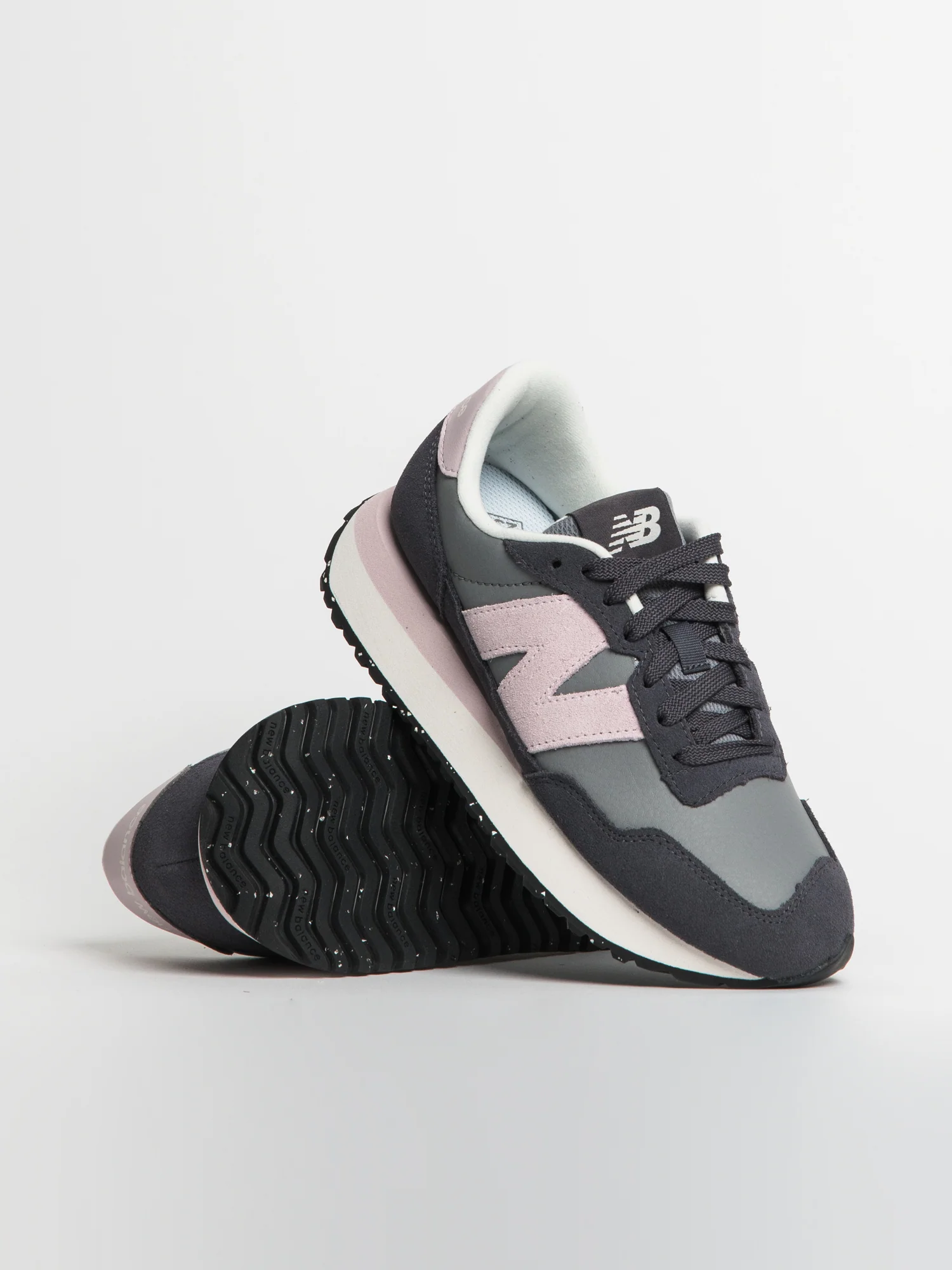 Final inventoryWOMENS NEW BALANCE THE 237 SHADOW GREY/SKY SNEAKER