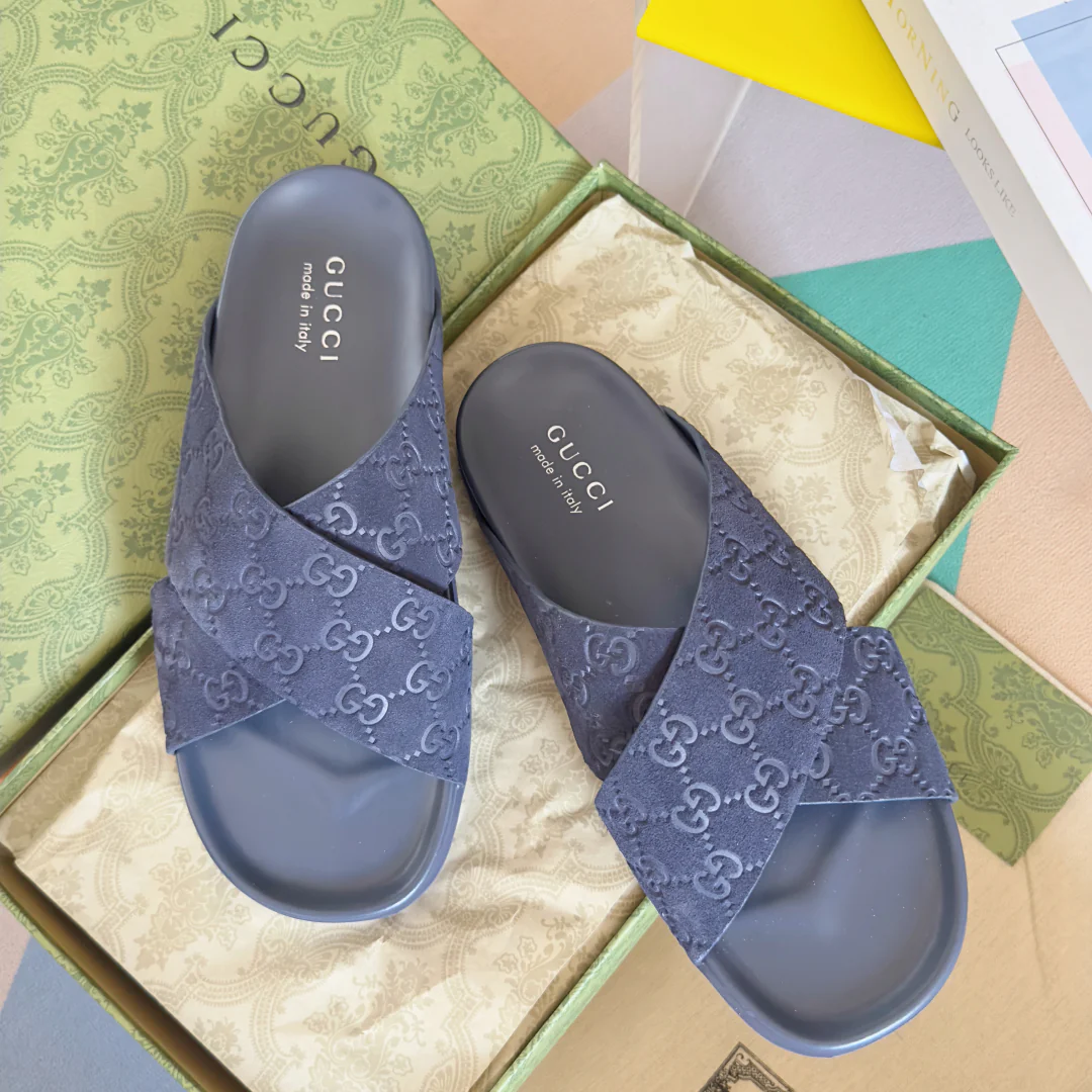 250507 New high-quality thick-soled embossed slippers