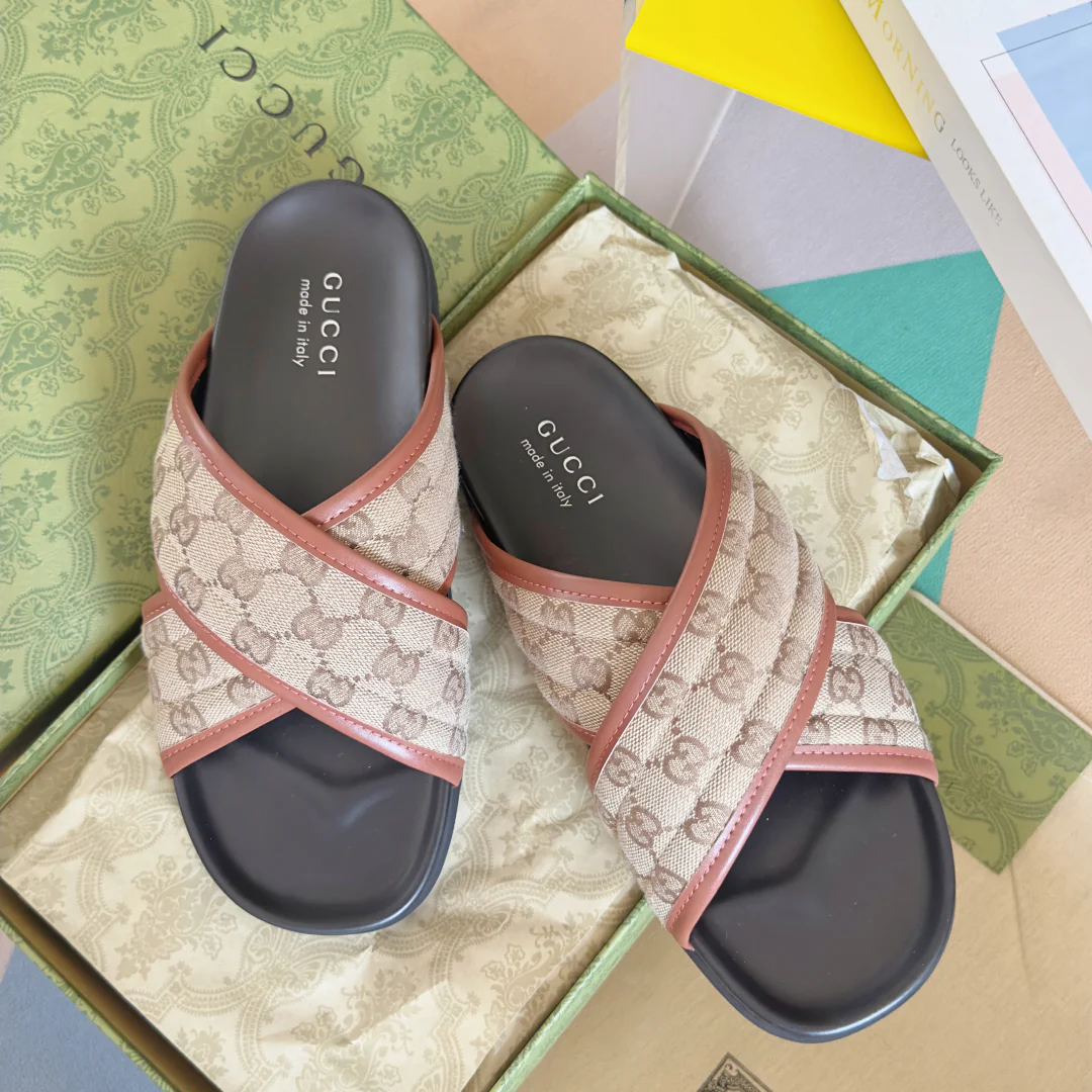 250507 New high-quality thick-soled embossed slippers