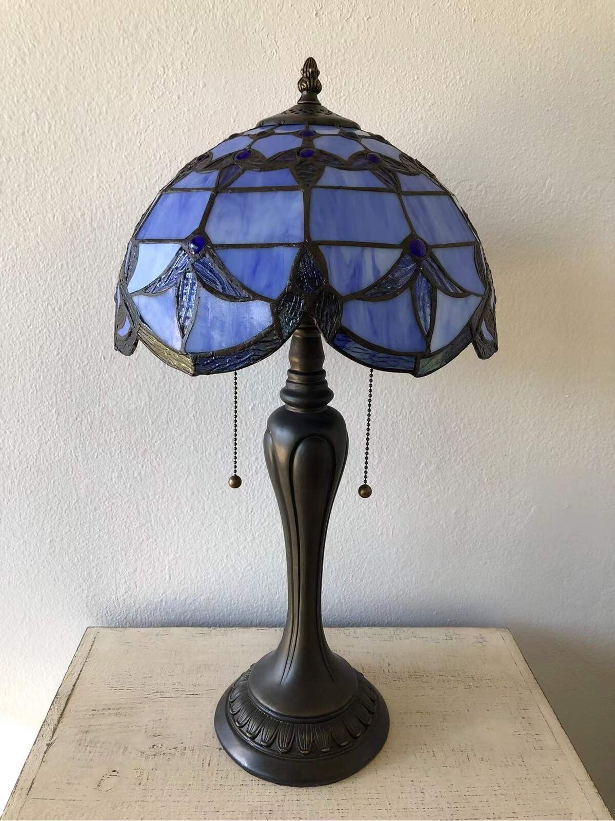 Flythe Fleur De Lis Living Tiffany Style Table Lamp