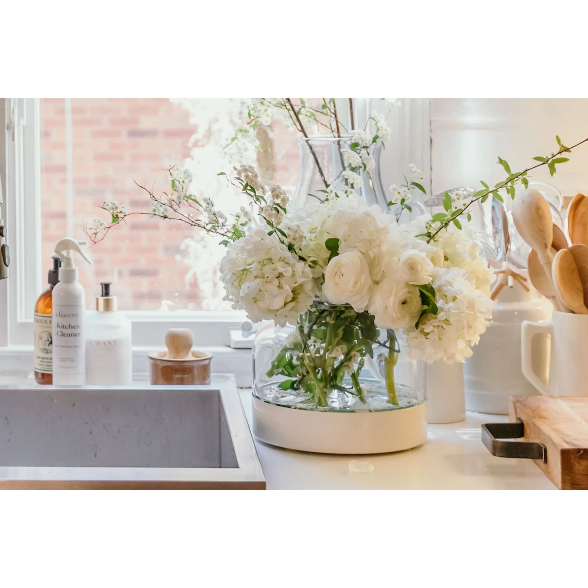 Bloom Vase with Removable White Base