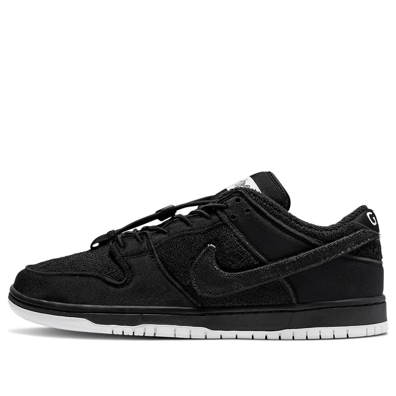 x Gnarhunters SB Dunk Low 'Black' DH7756-010