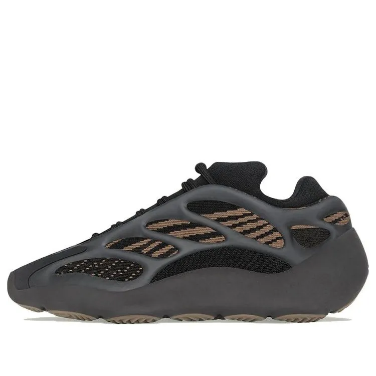 Yeethtzy 700 V3 'Clay Brown' GY0189