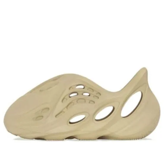 (TD)Yeethtzy Foam Runner 'Desert Sand' HP5338