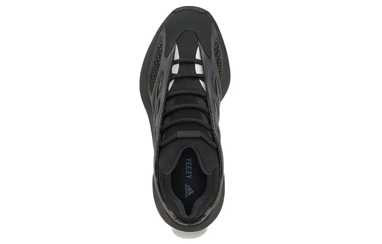 Yeethtzy 700 V3 'Clay Brown' GY0189