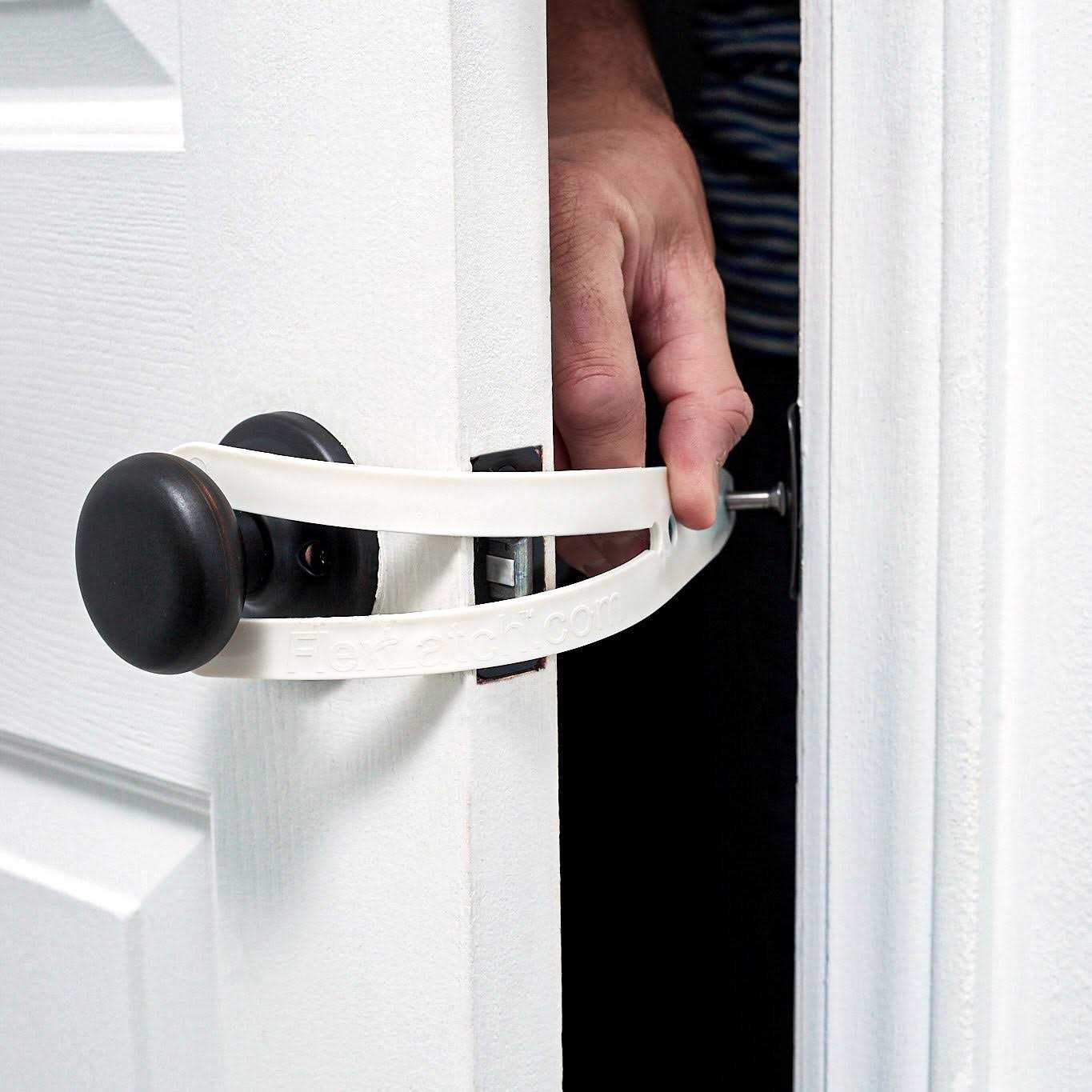 FlexLatch Cat Door Holder