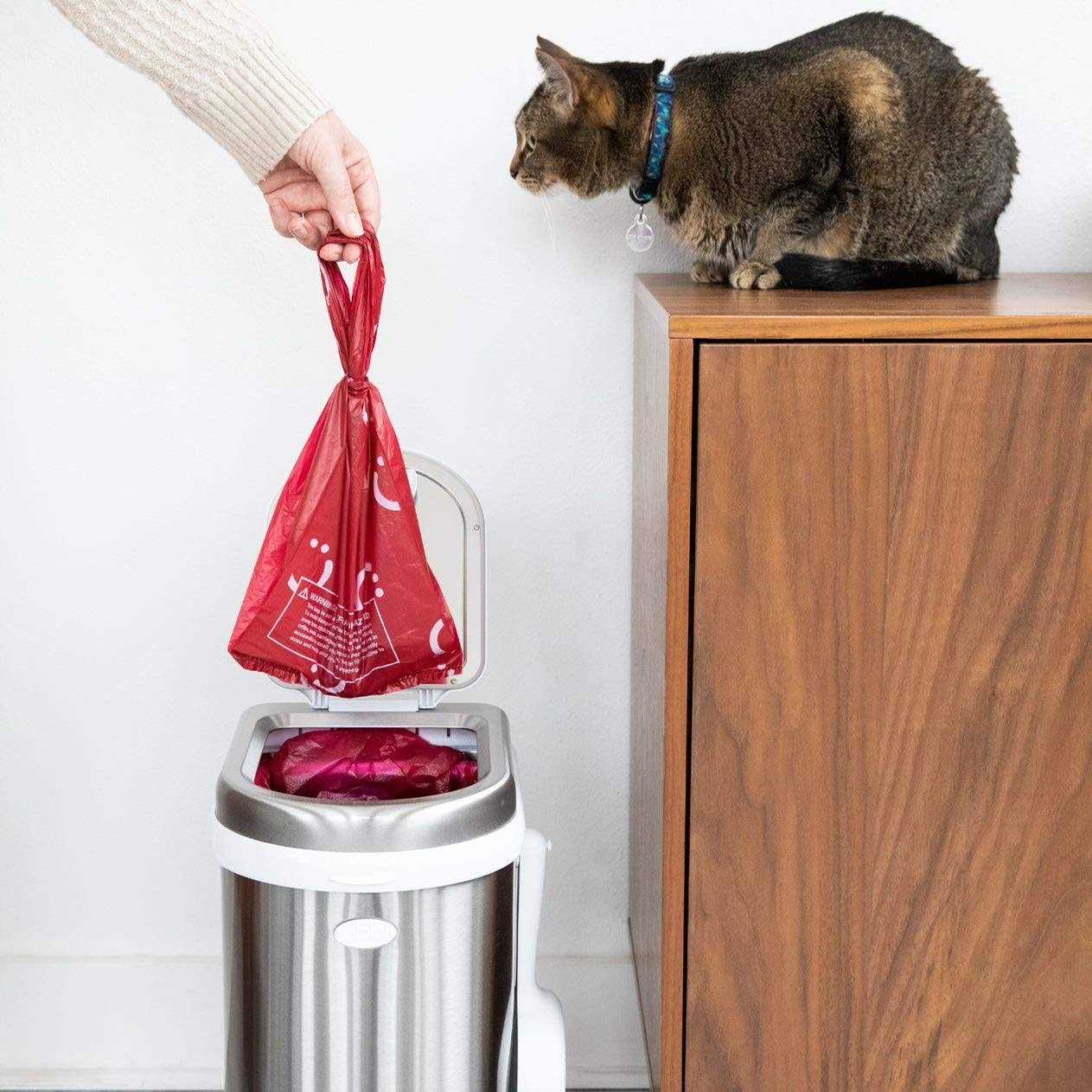 Ubbi Pet Waste Sacks, Lavender Scented Cat Litter Disposal Bags, Leak Proof and Easy Tie