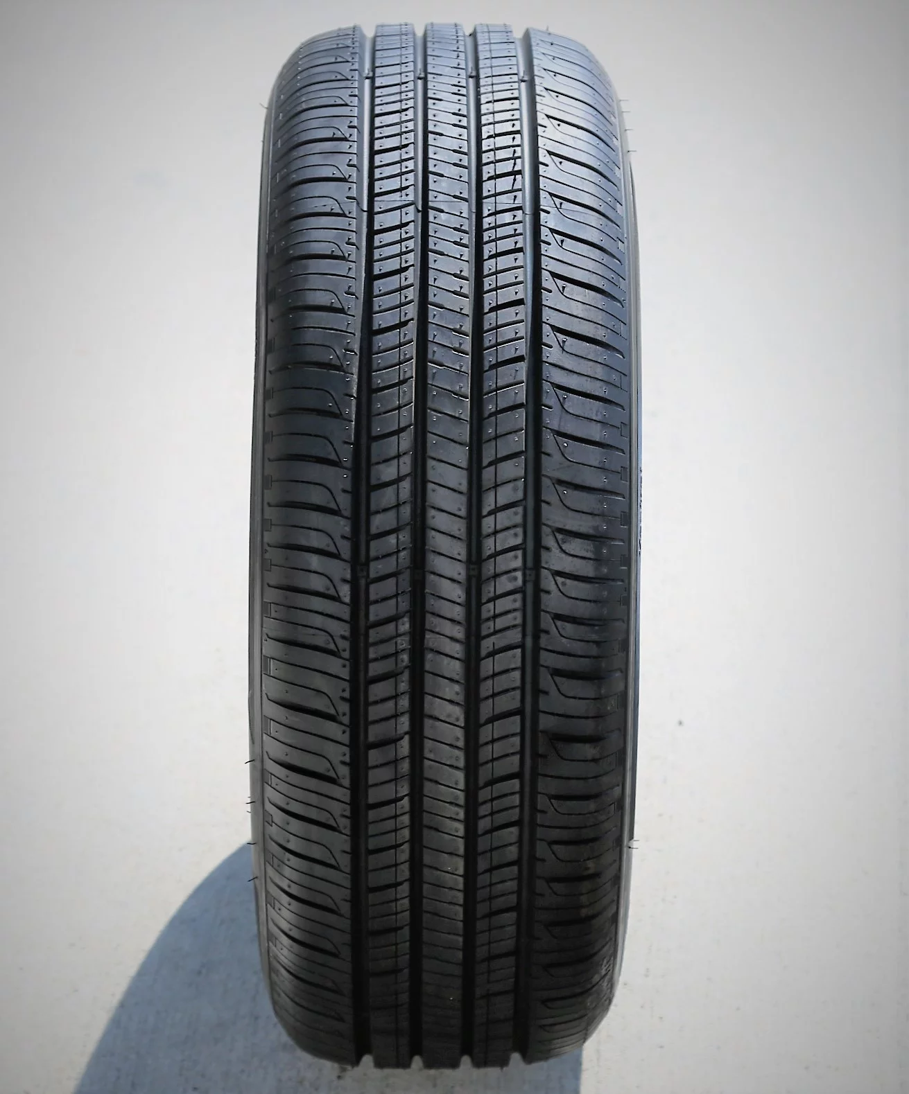 Hankook Kinergy GT H436 All-Season Tire - 225/60R16 98V