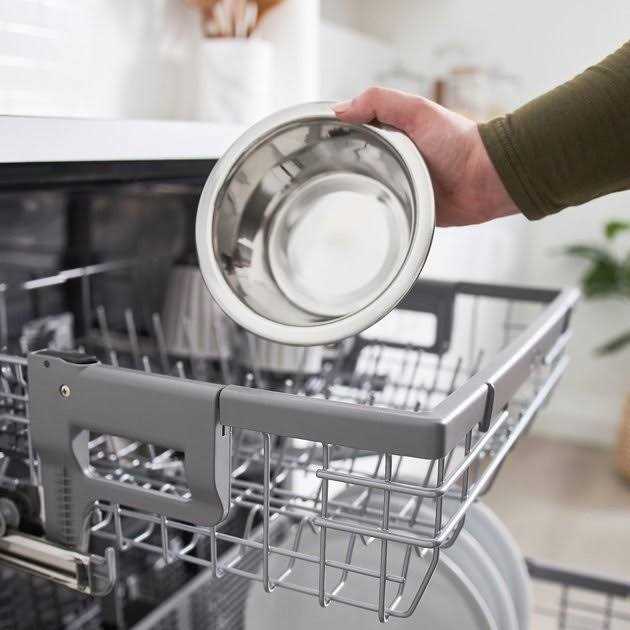 Frisco Wooden Bars Dog & Cat Double Bowl Diner