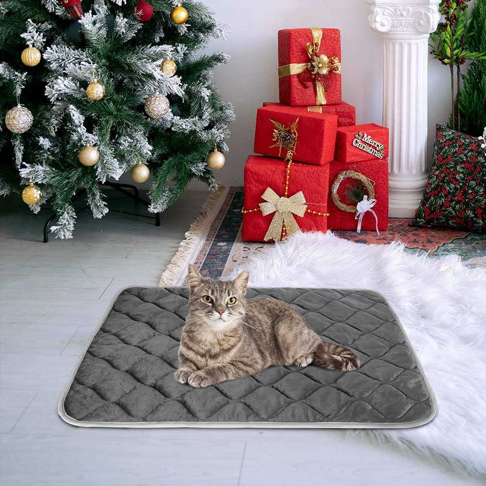 ULIGOTA Self Heating Cat Mat Thermal Pet Bed Mat Self-Warming Pet Crate Pad