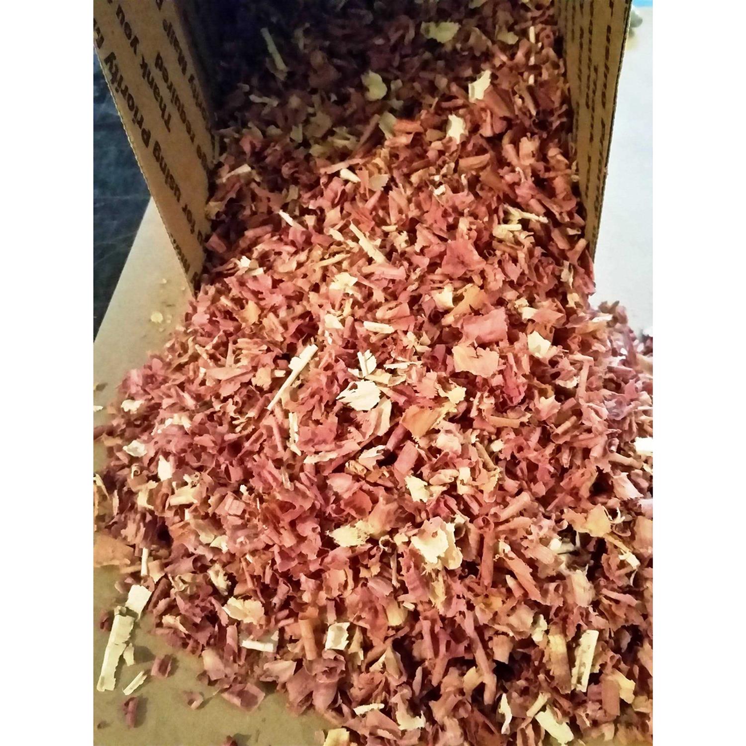 Amish Aromatic Cedar Wood shavings. 100% All Natural. Large full box of shavings / curls. Made right here in the USA!