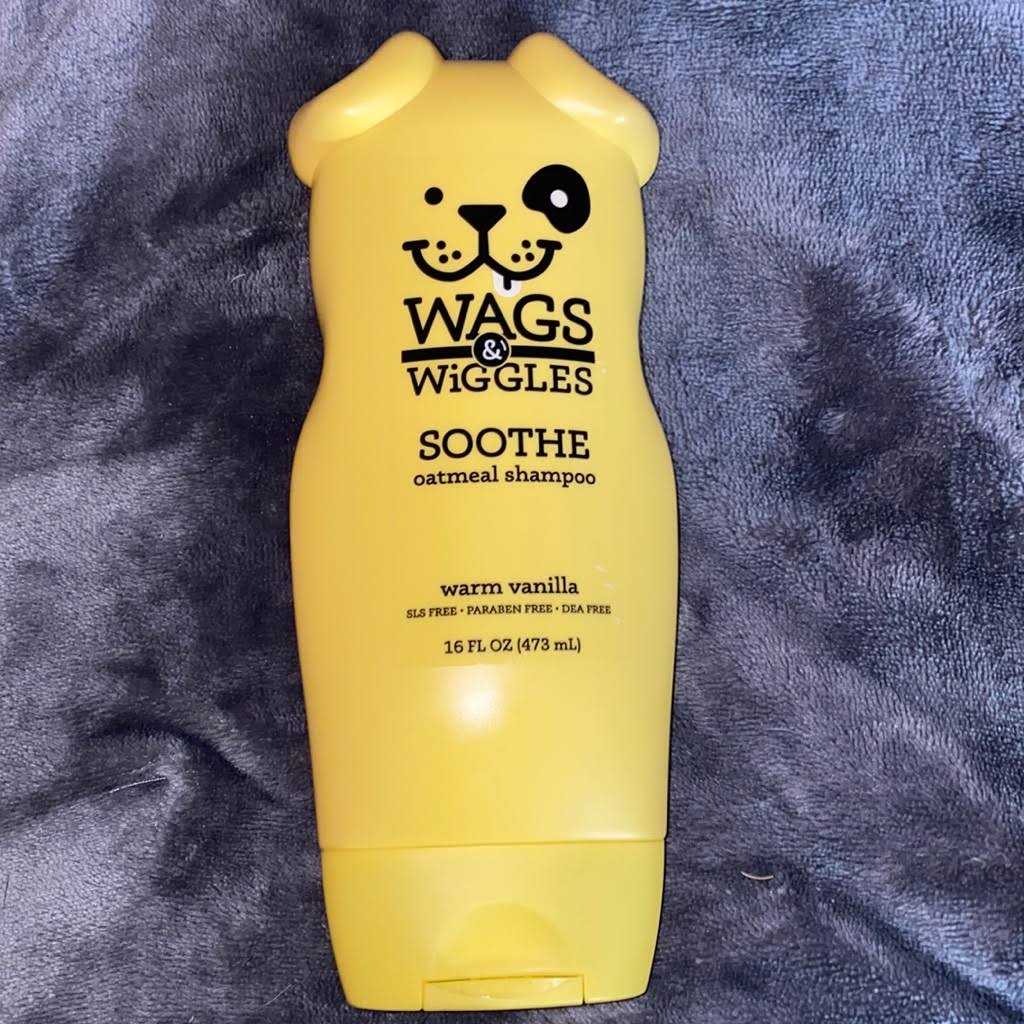 Wags & Wiggles Soothe Oatmeal Shampoo