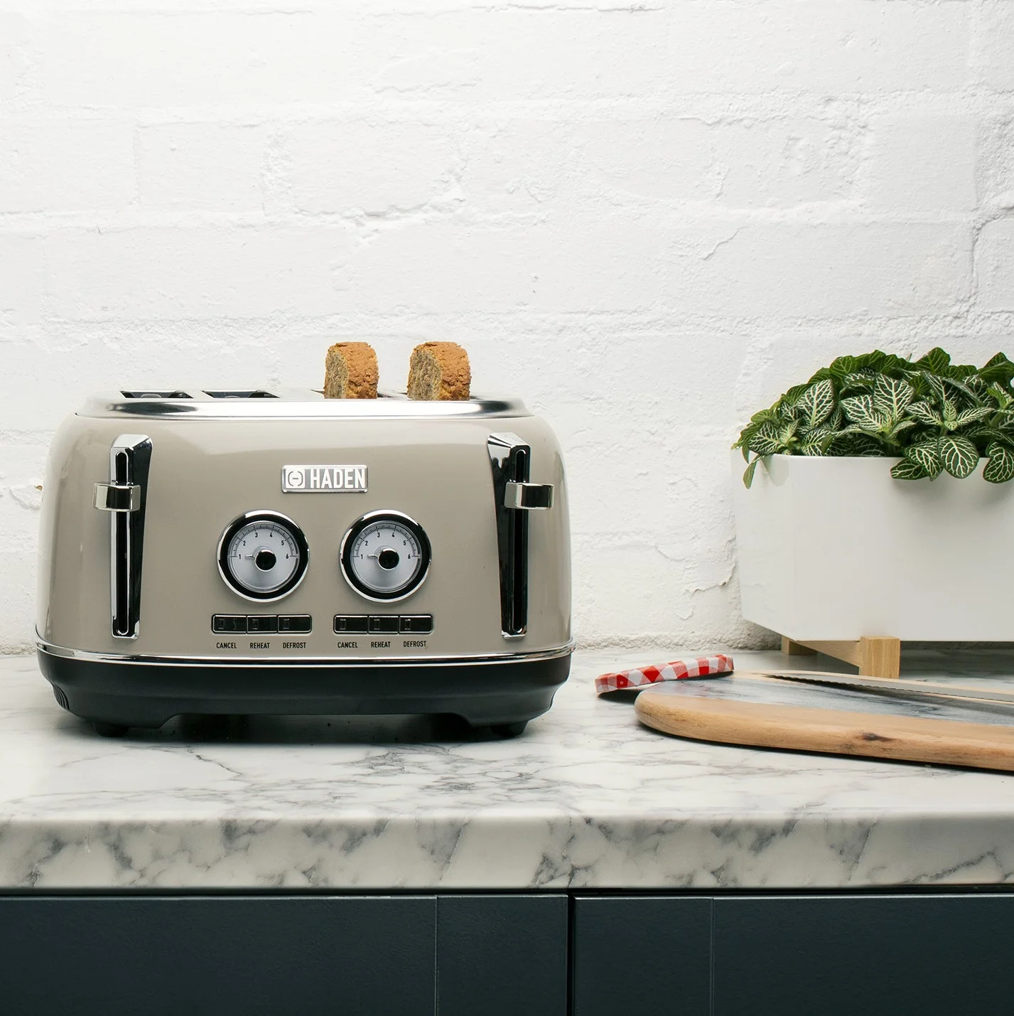 HADEN Dorset Stainless Steel 4-Slice Toaster with Browning Control, Cancel, Reheat and Defrost Settings