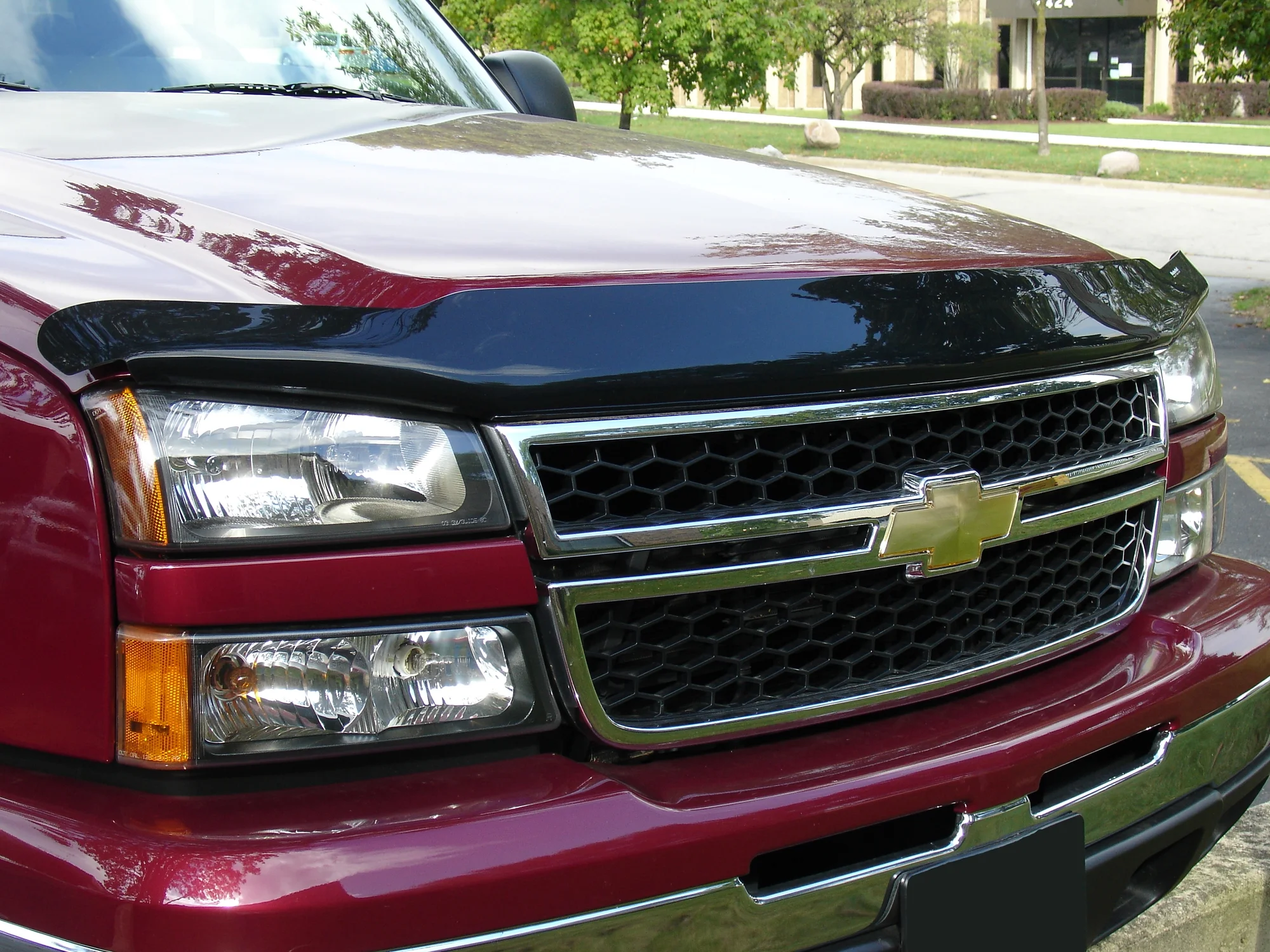 WeatherTech Stone and Bug Deflector Custom Fit Hood Deflector compatible with 2006-2006 Chevrolet Silverado