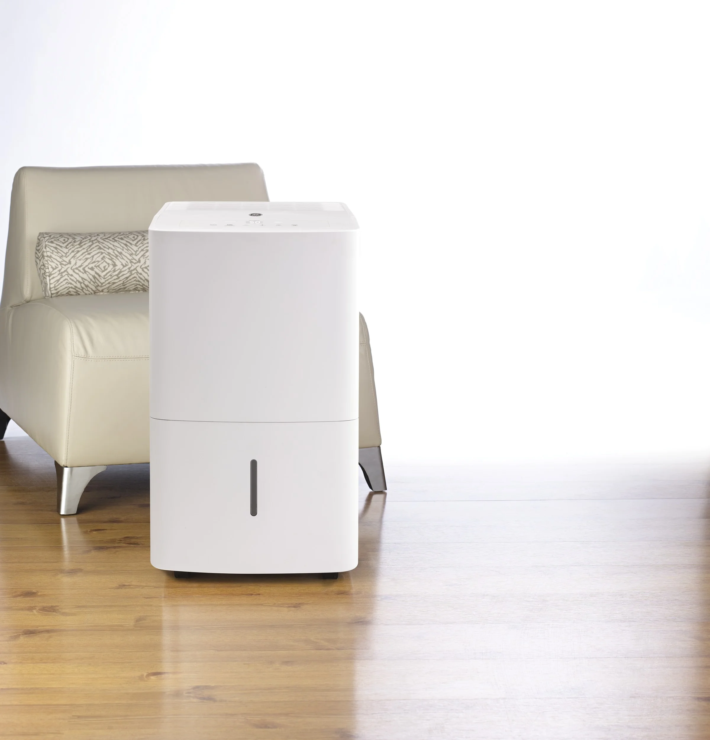 Restored GENERAL ELECTRIC Appliances 30 Pint Energy Star Dehumidifier for Very Damp Rooms, ADEW30LY, White (Refurbished)
