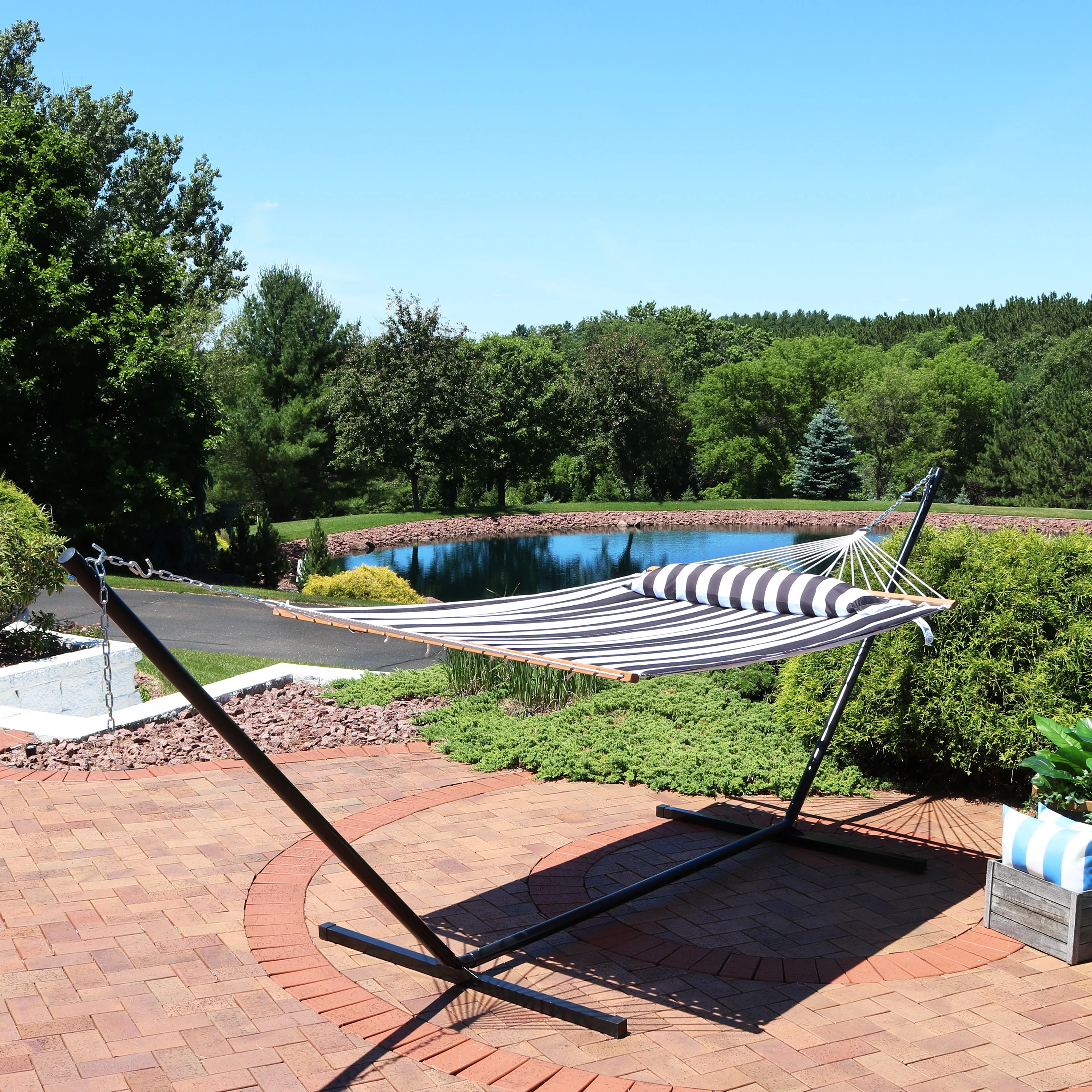 Sunnydaze 2-Person Freestanding Quilted Fabric Hammock with 15' Stand - Black and White